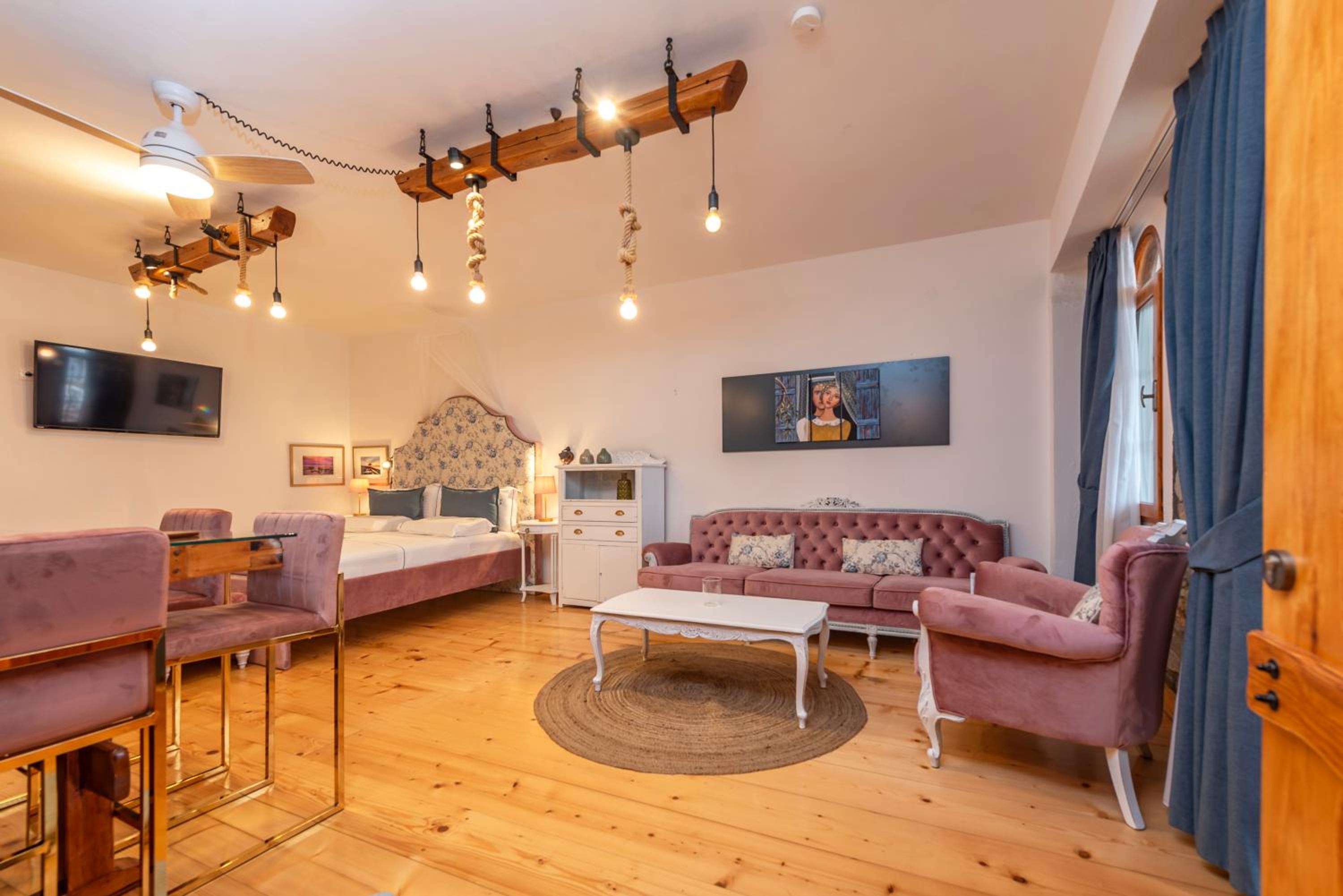 Two-Bedroom House - Photo 33