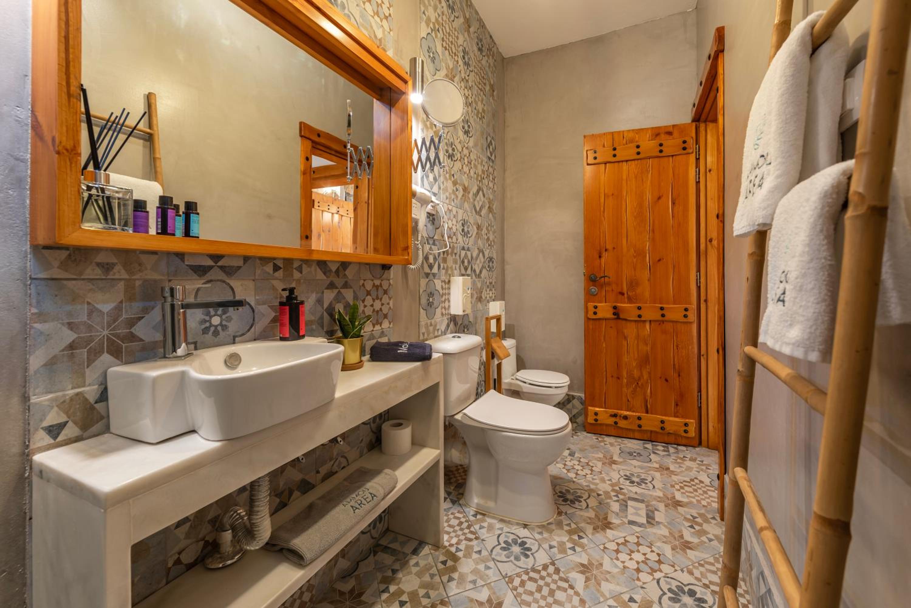 Two-Bedroom House - Photo 25