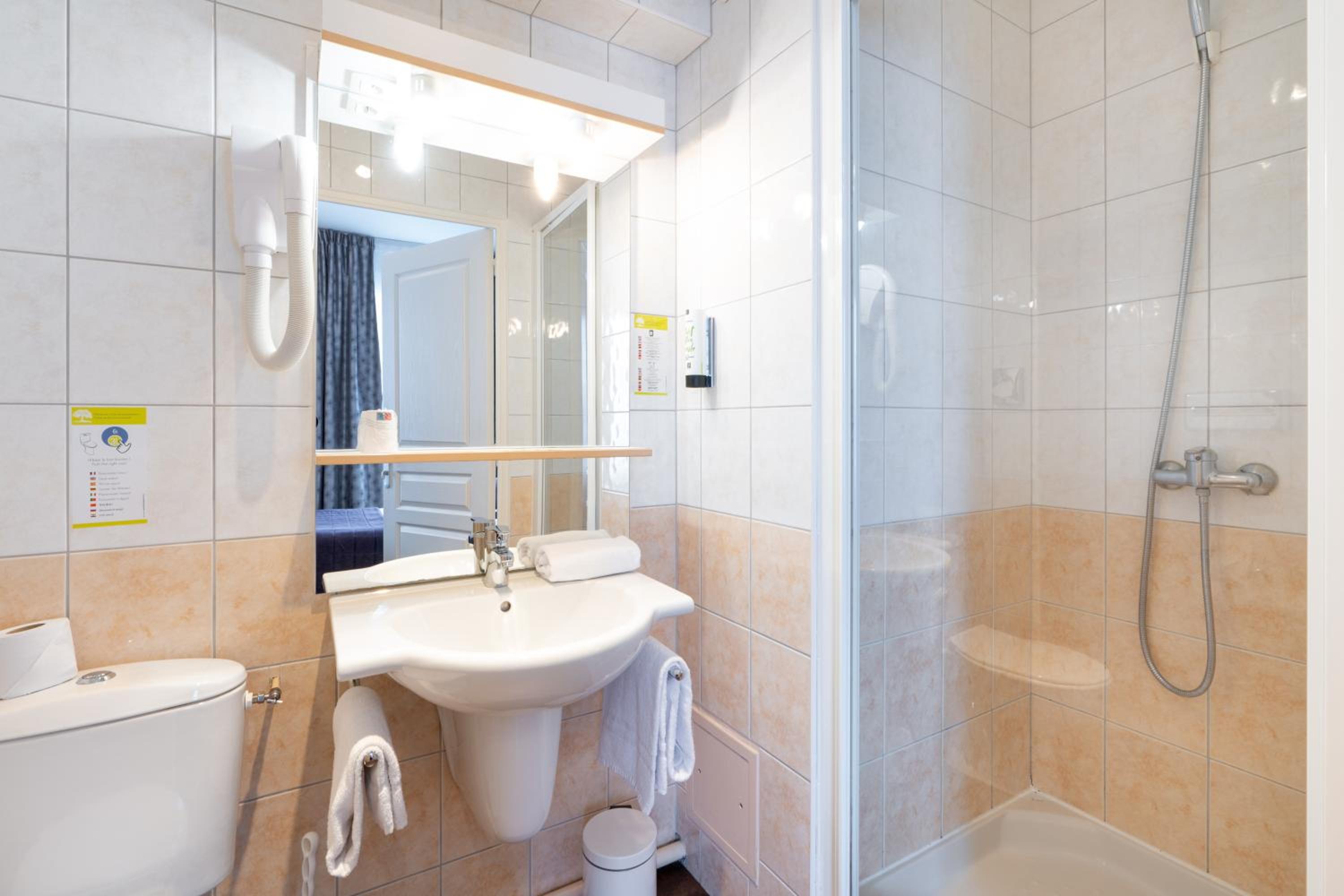 Standard Double Room - Photo 3