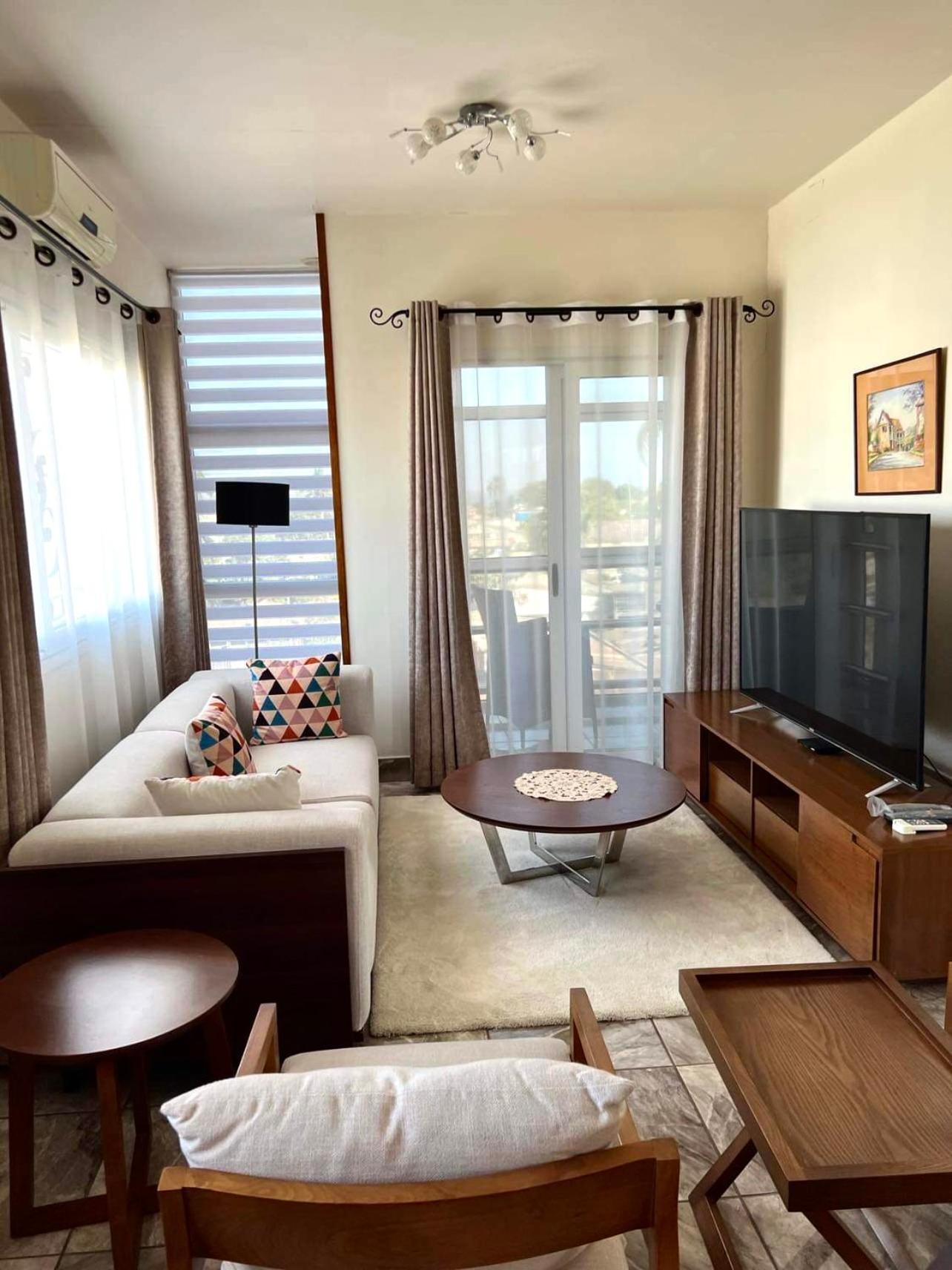 One-Bedroom Apartment photo 2