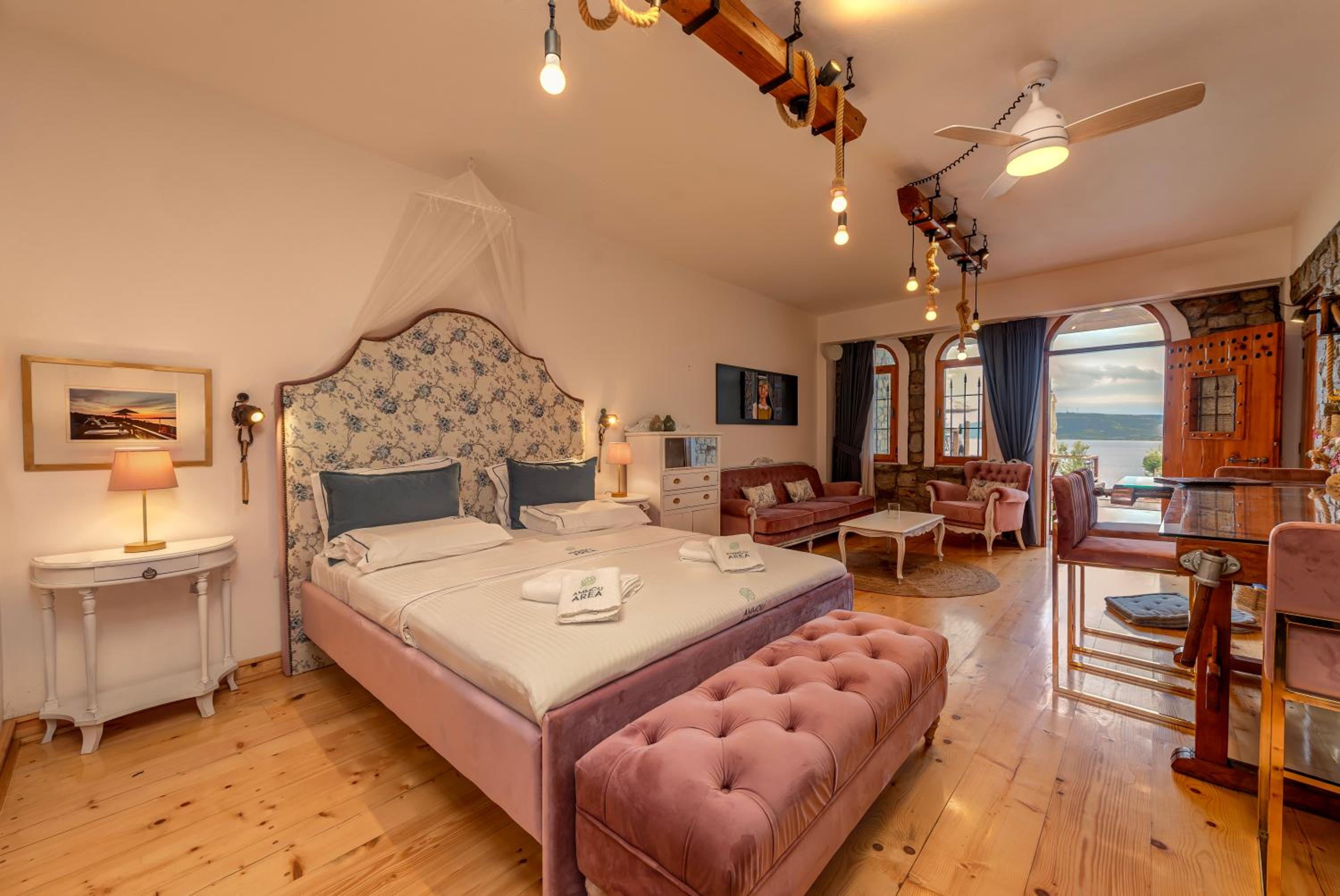 Two-Bedroom House - Photo 1