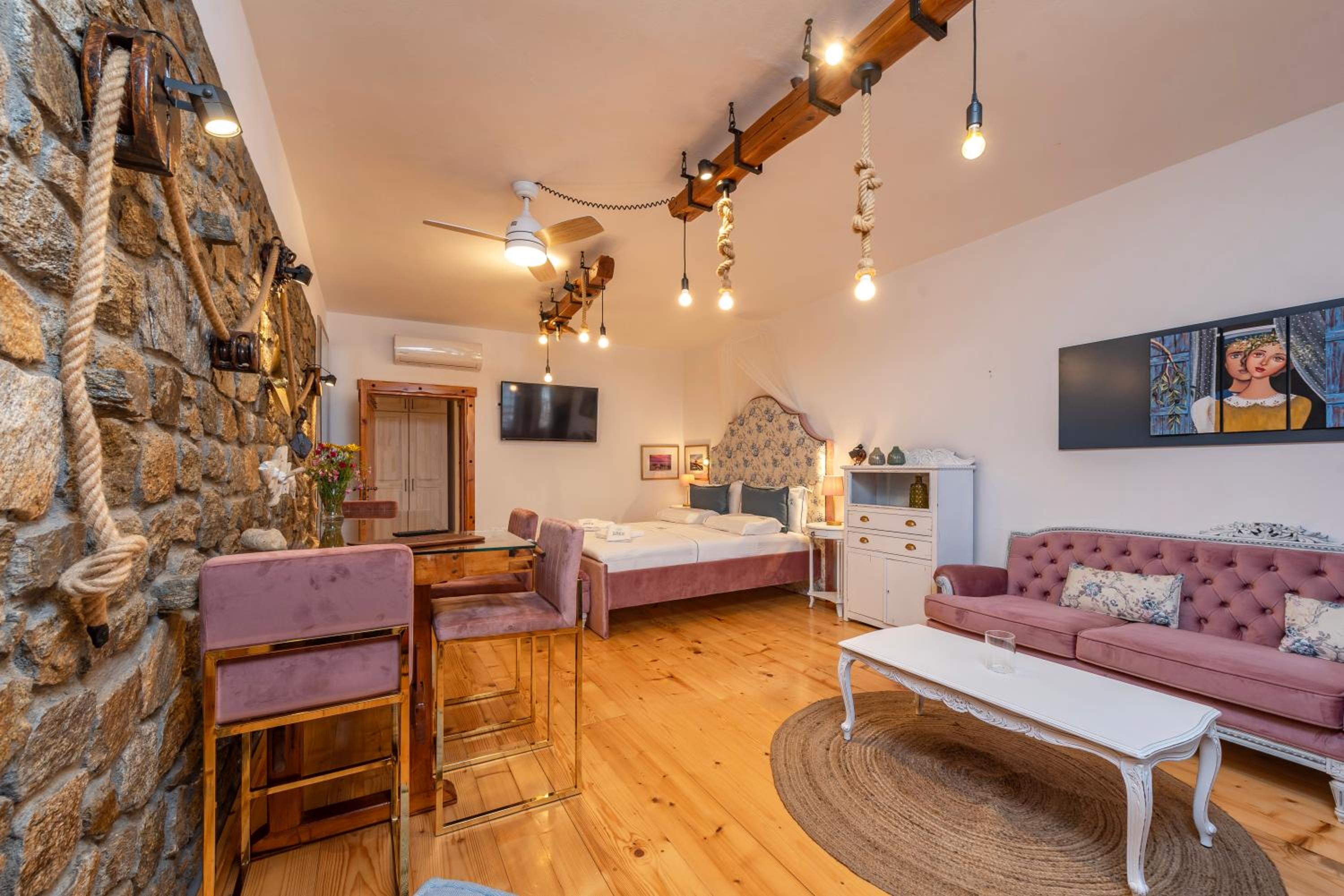 Two-Bedroom House - Photo 15