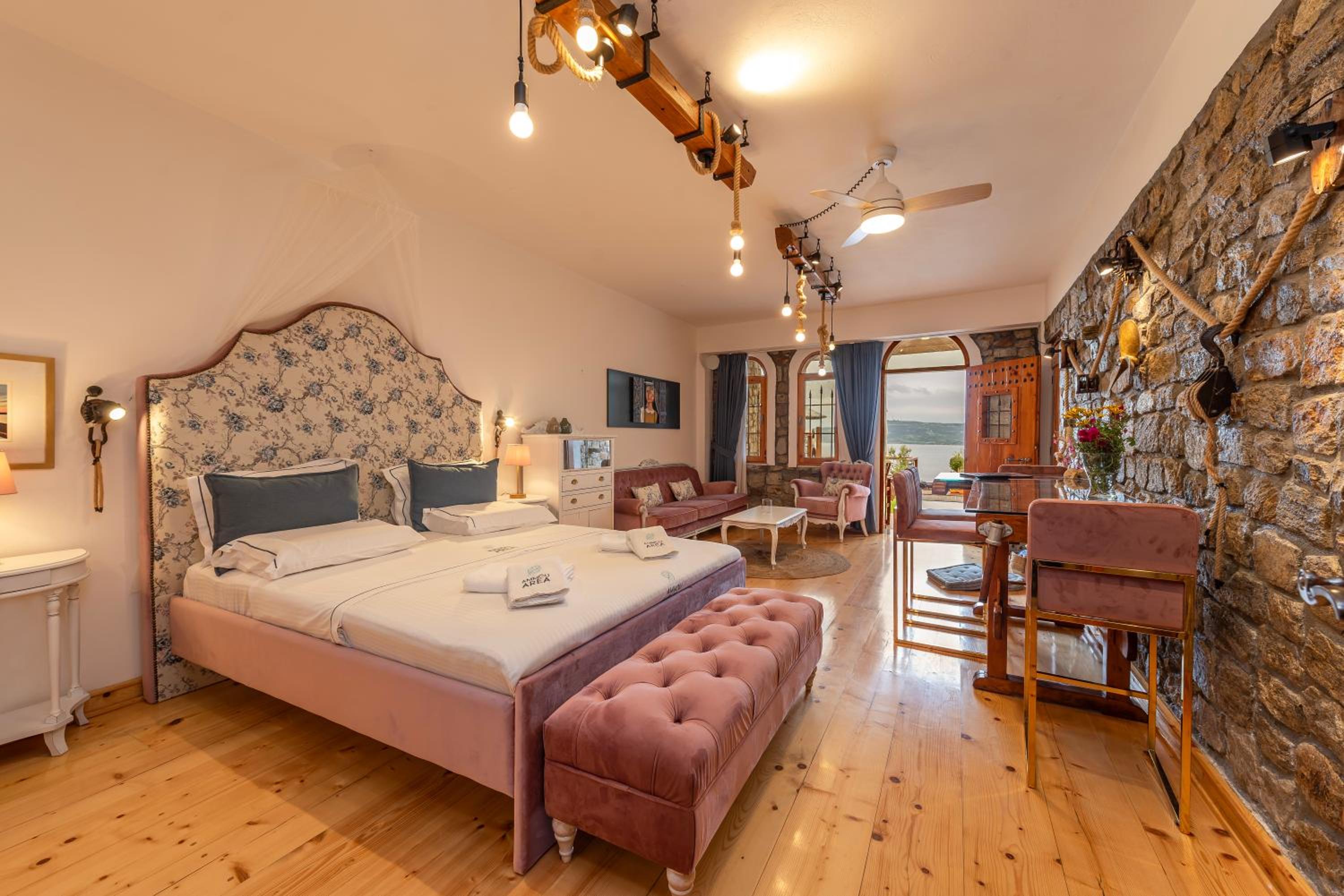 Two-Bedroom House - Photo 13
