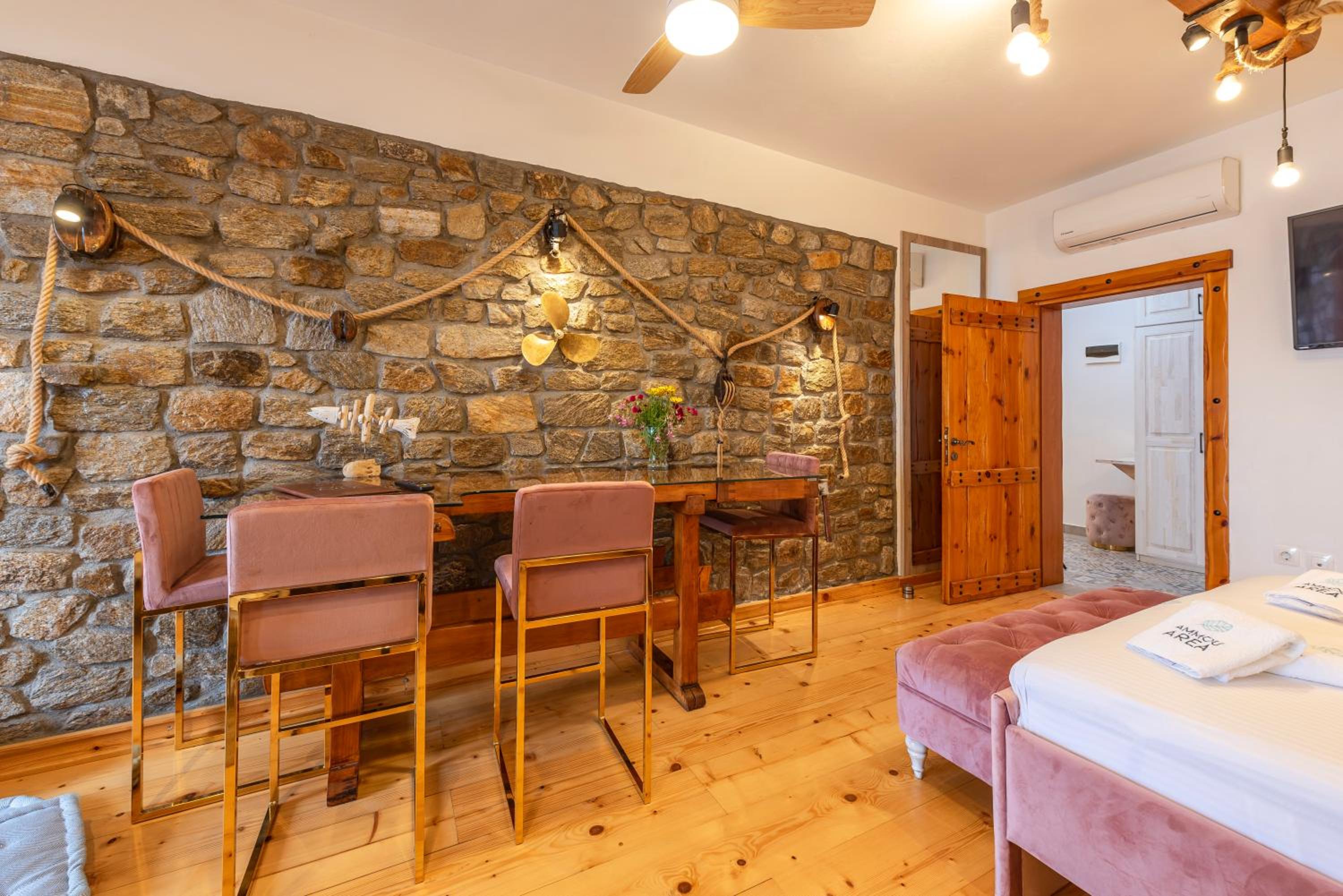 Two-Bedroom House - Photo 9