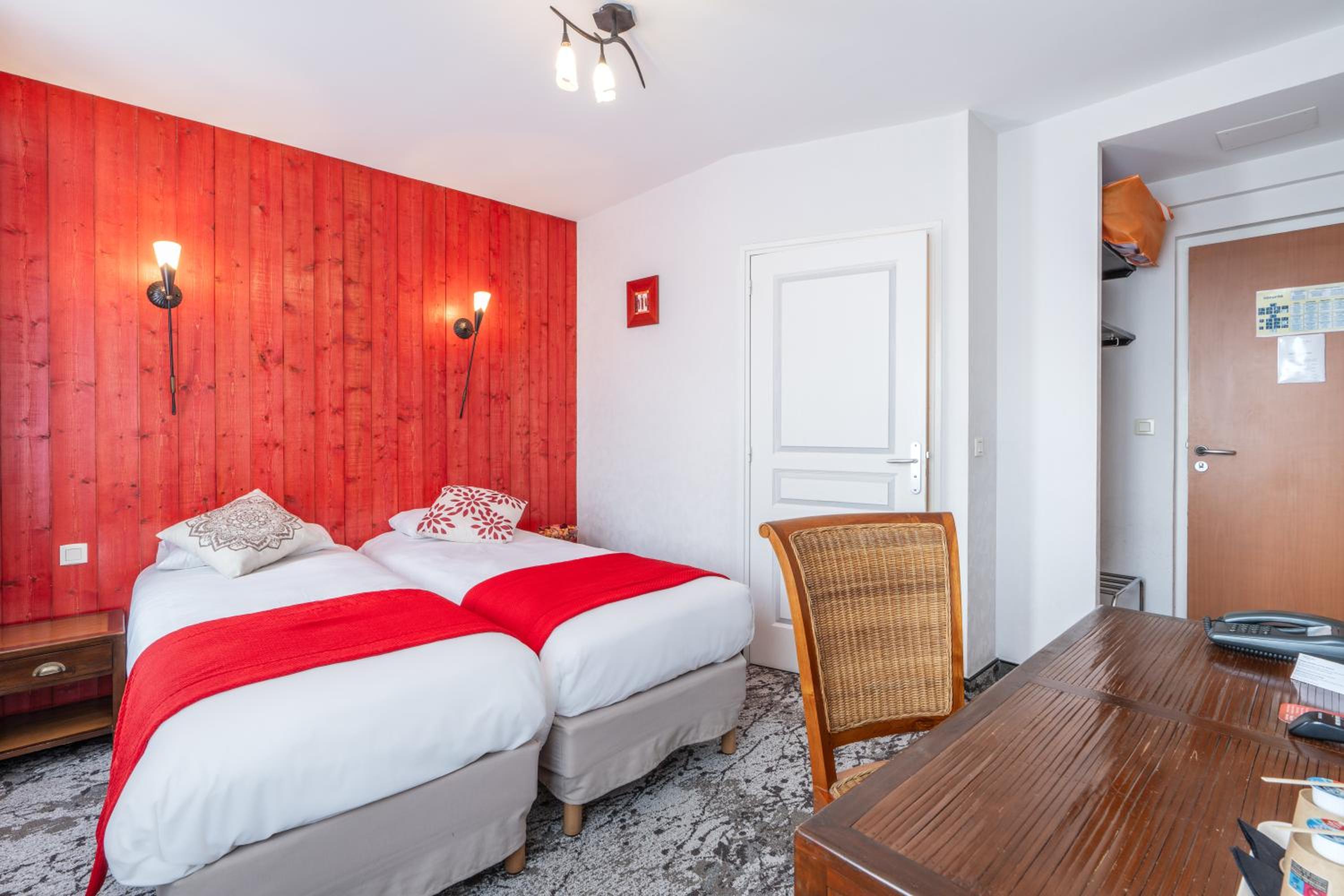 Twin Room - Photo 1