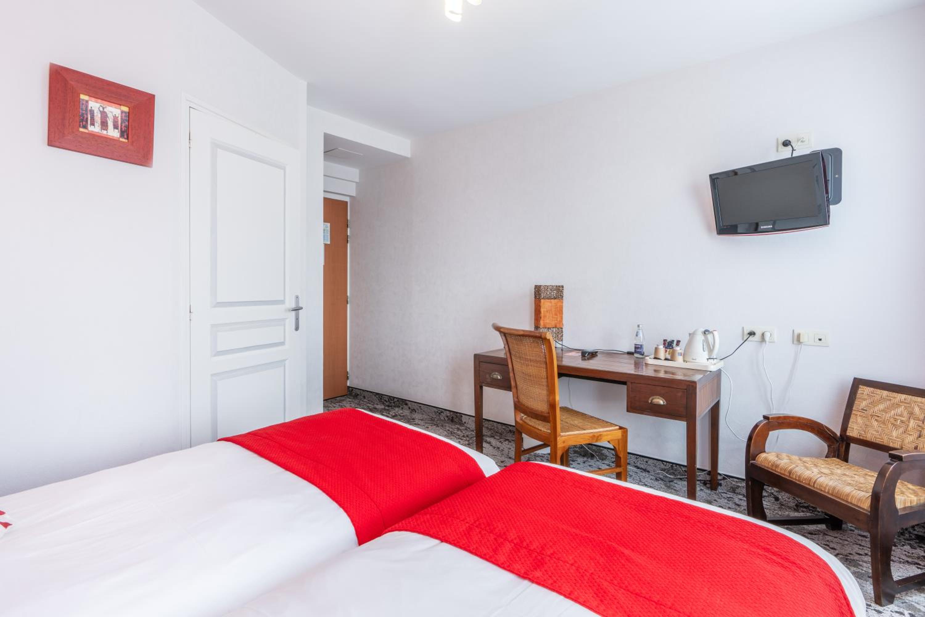 Twin Room - Photo 6