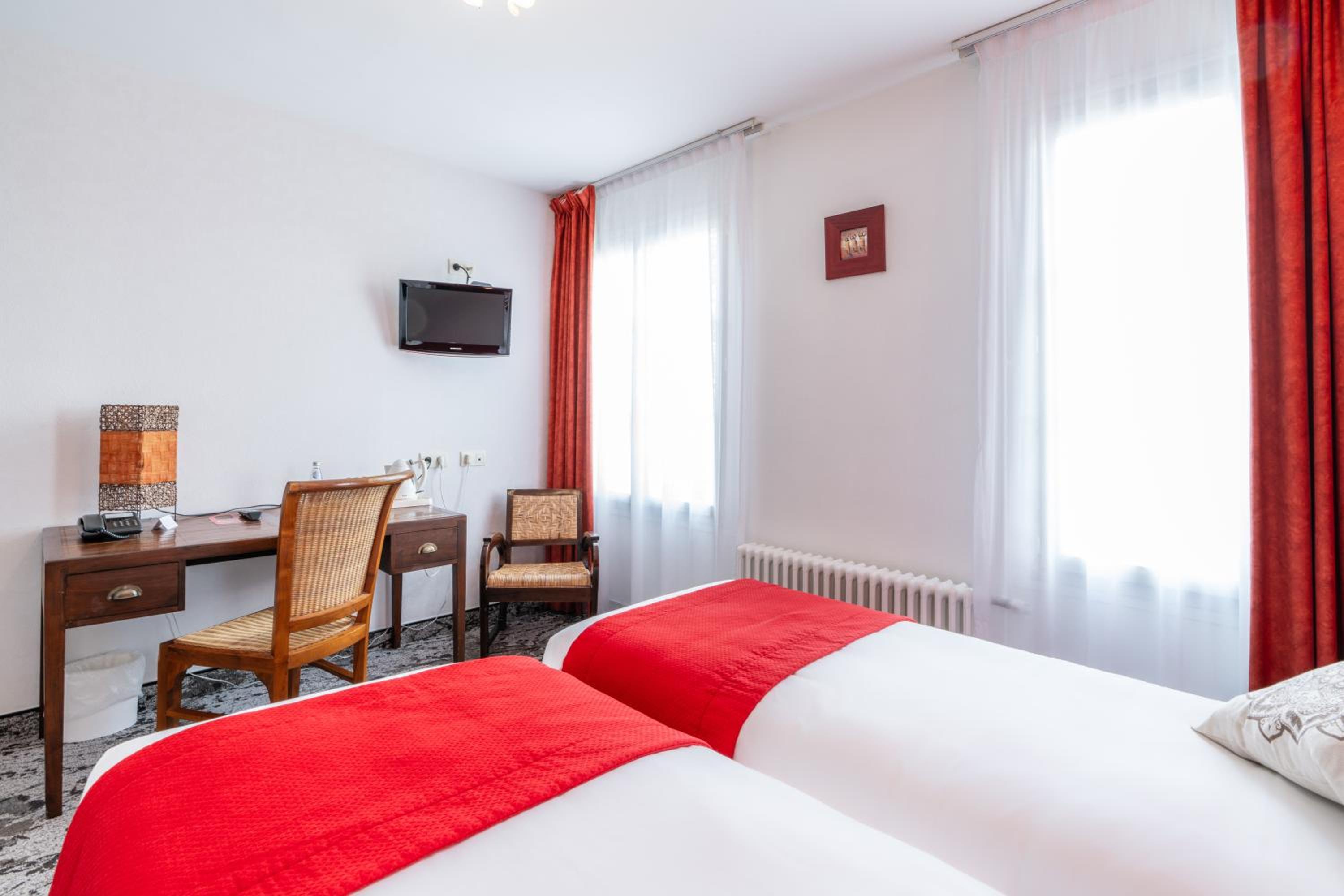Twin Room - Photo 4