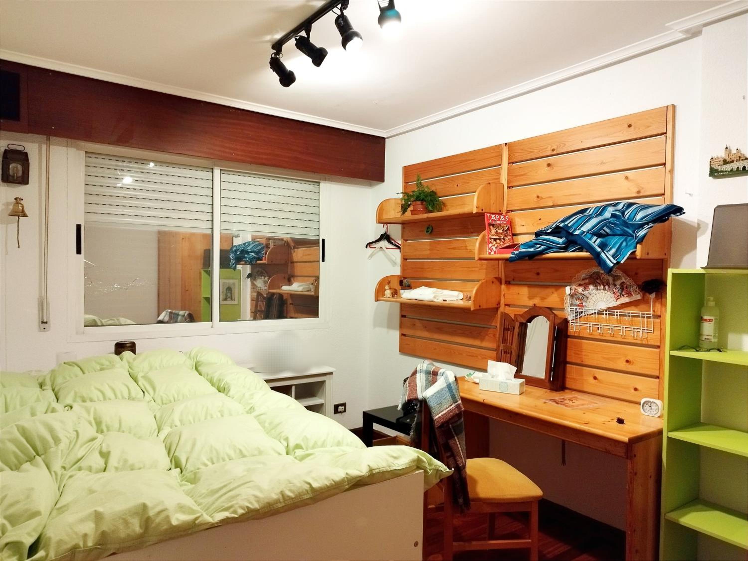 Habitación individual con baño compartido