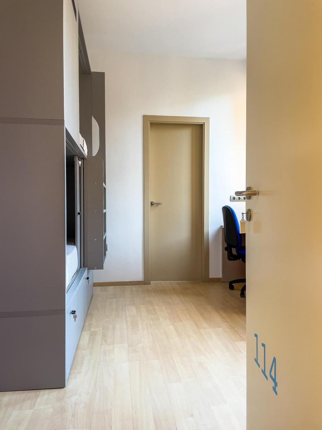 Bunk Bed in Female Dormitory Room   photo 3