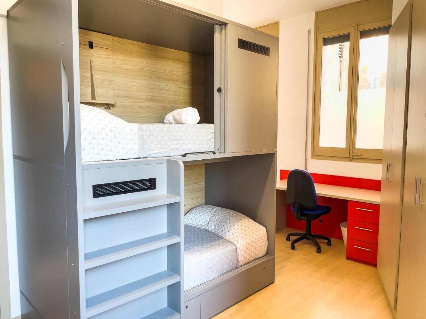 Bed in 4-Bed Female Dormitory Room photo 2