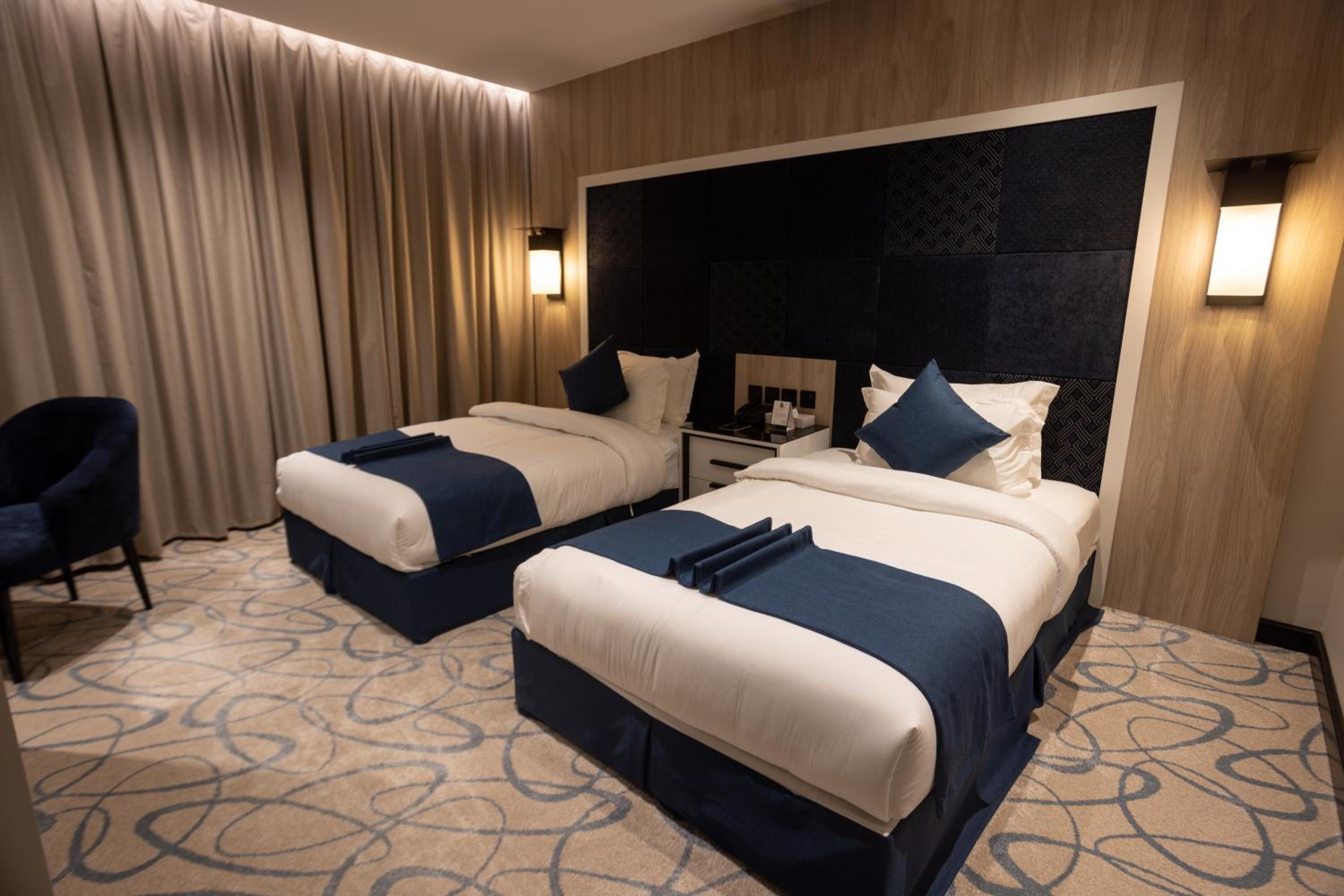 Executive Suite - Photo 3
