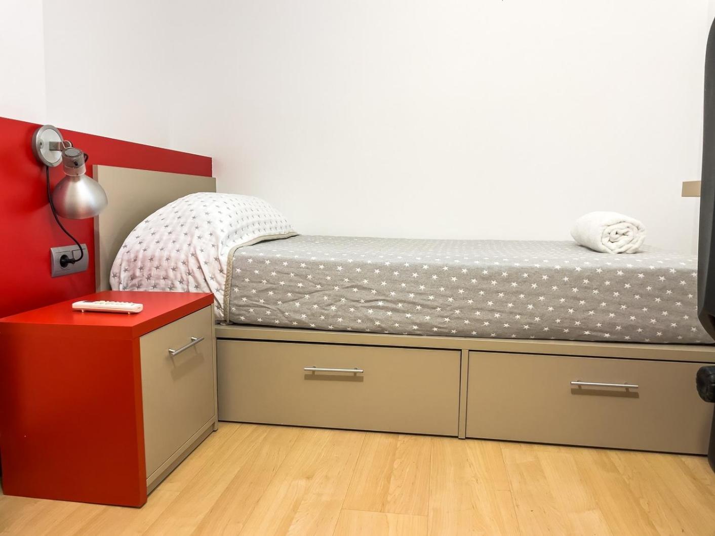 Single Room with Private Bathroom photo 2