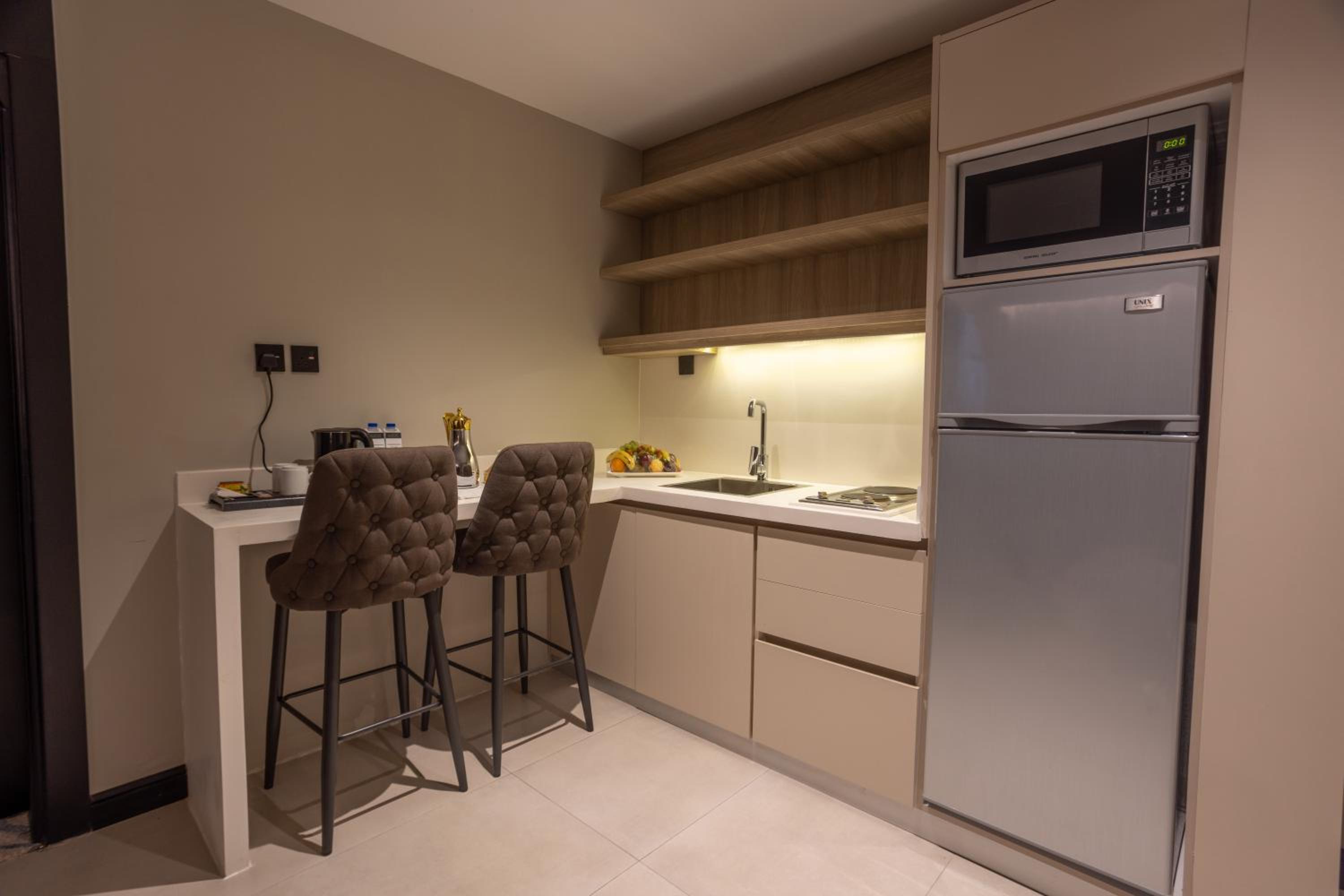 Deluxe King Room - Photo 3