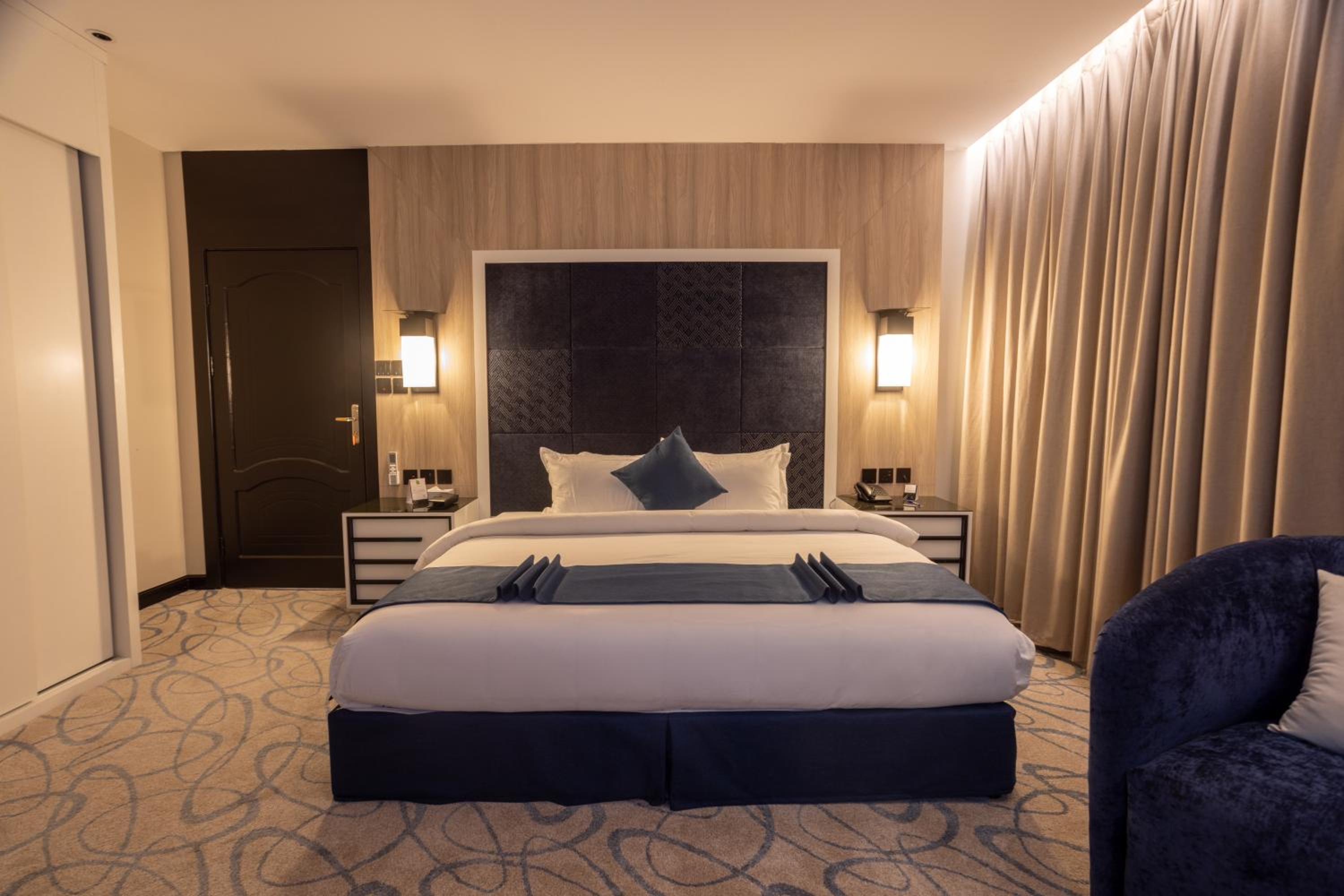 Standard King Room - Photo 1