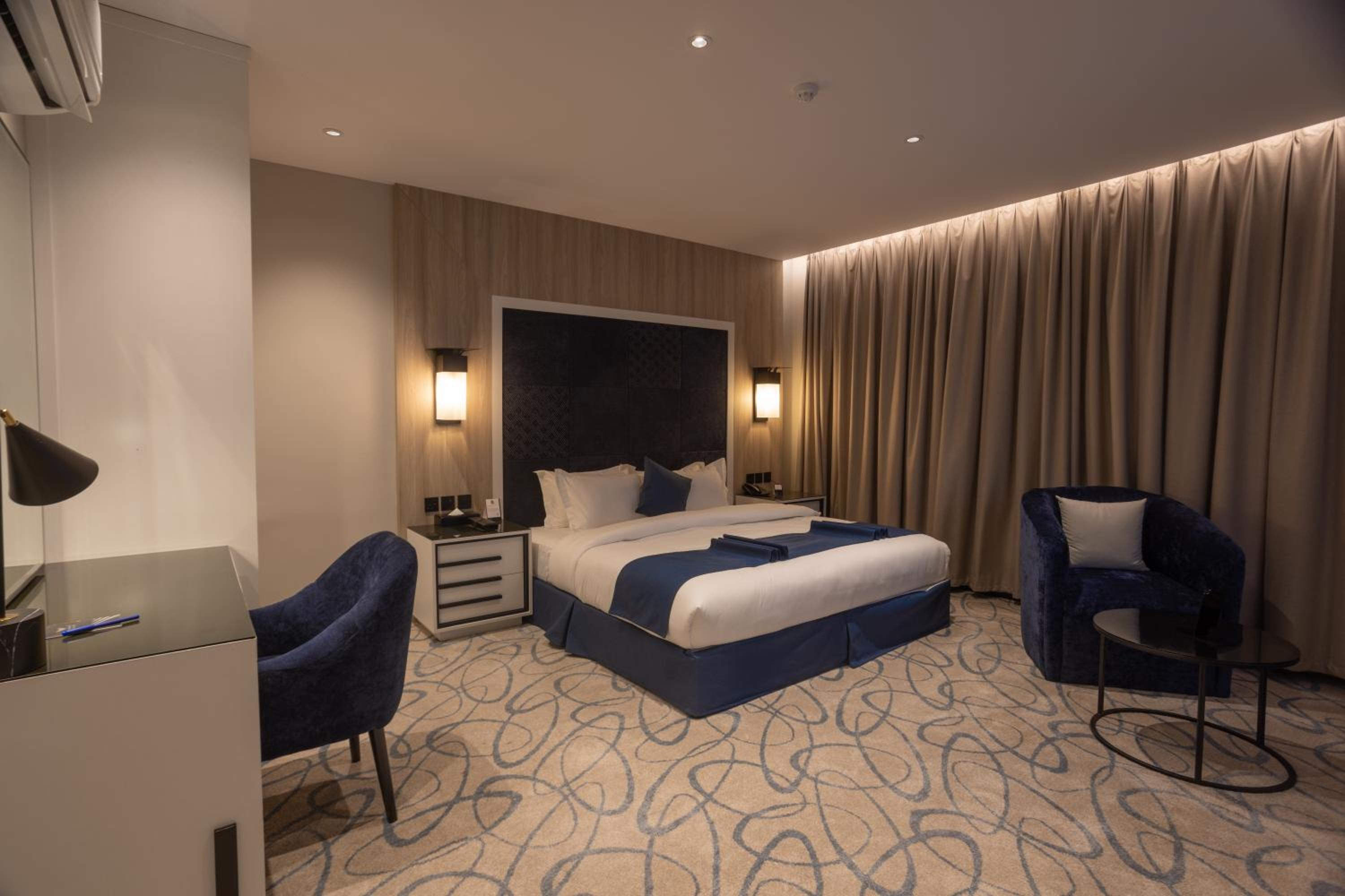 One-Bedroom Suite - Photo 2