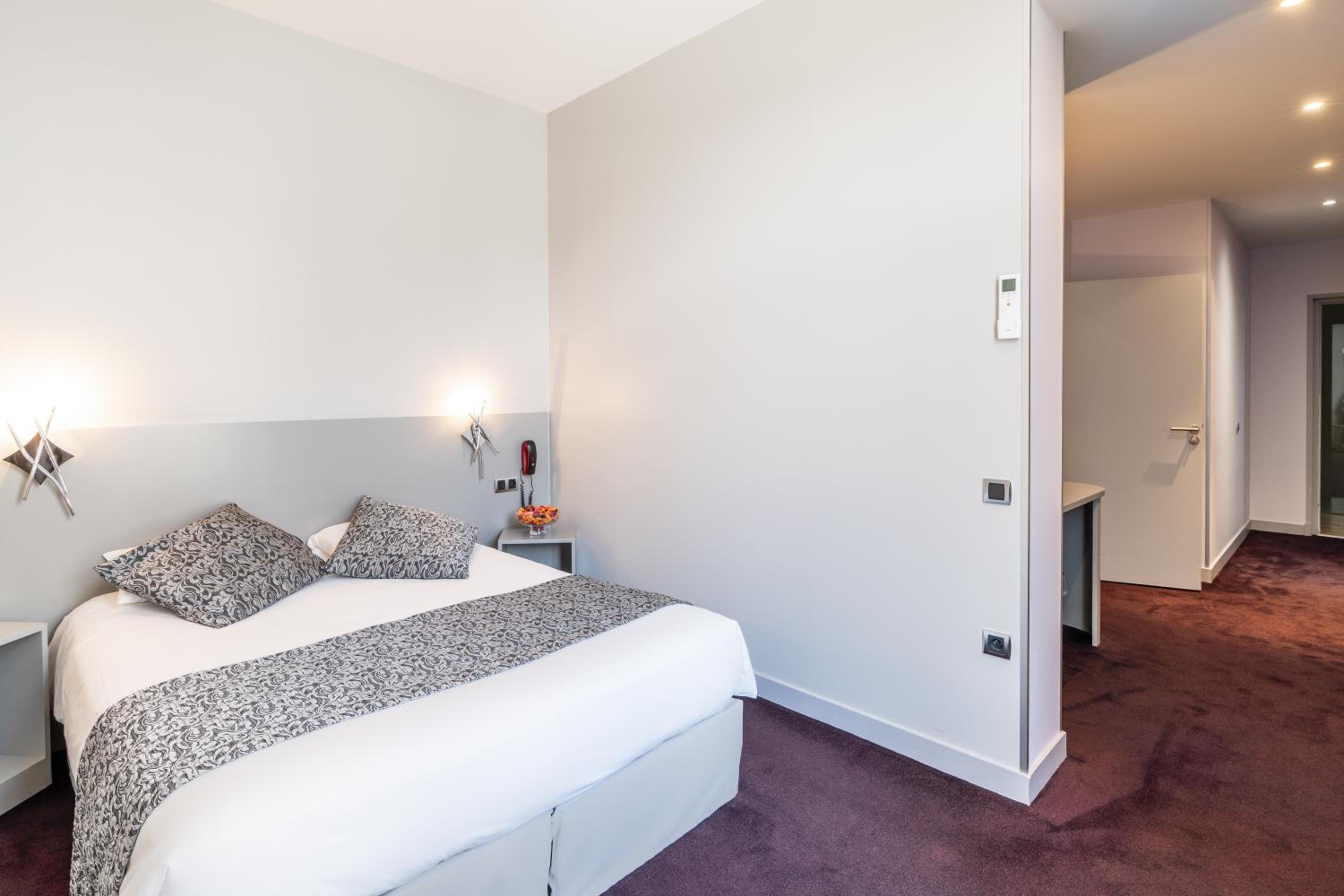 Superior Double Room - Photo 8