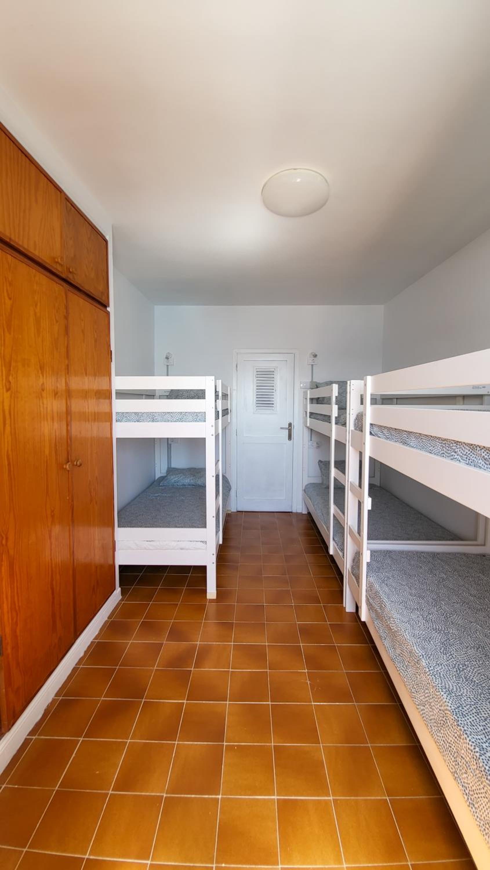 Dormitorio Compartido Mixto de 6 Camas