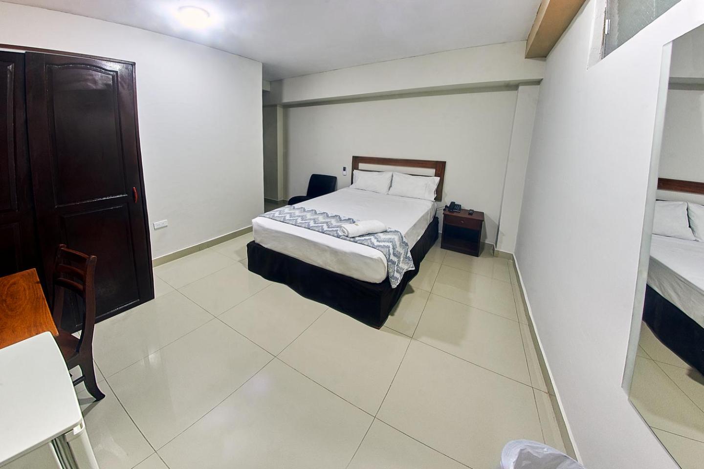 Single Room with Private Bathroom photo 3