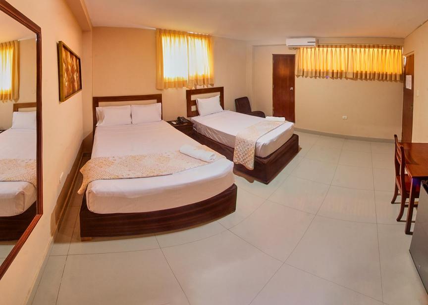 Twin Room with Private Bathroom photo 2
