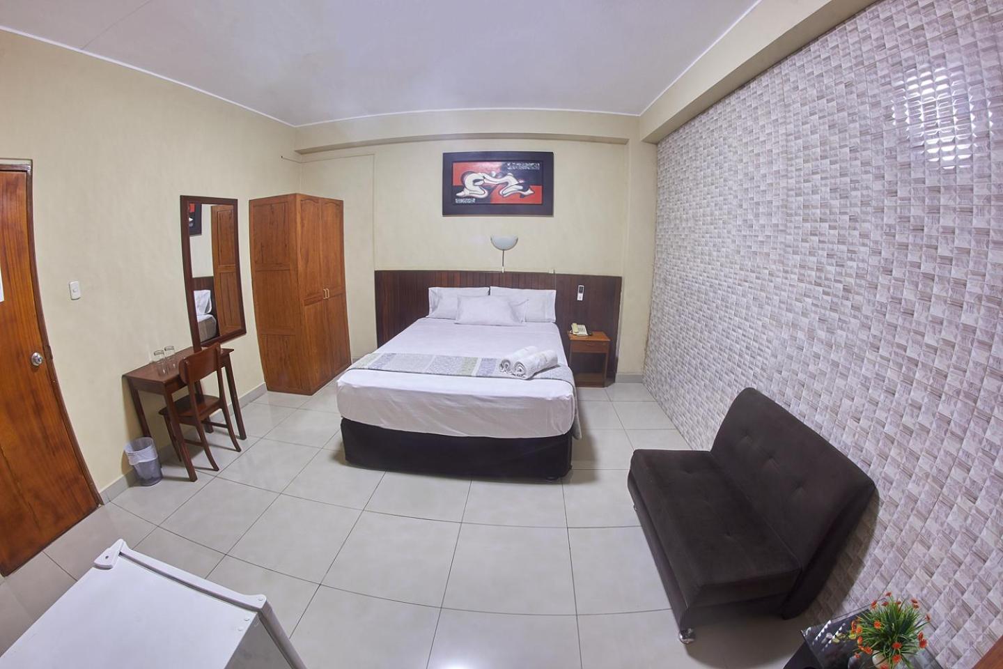 Family Room with Private Bathroom photo 2