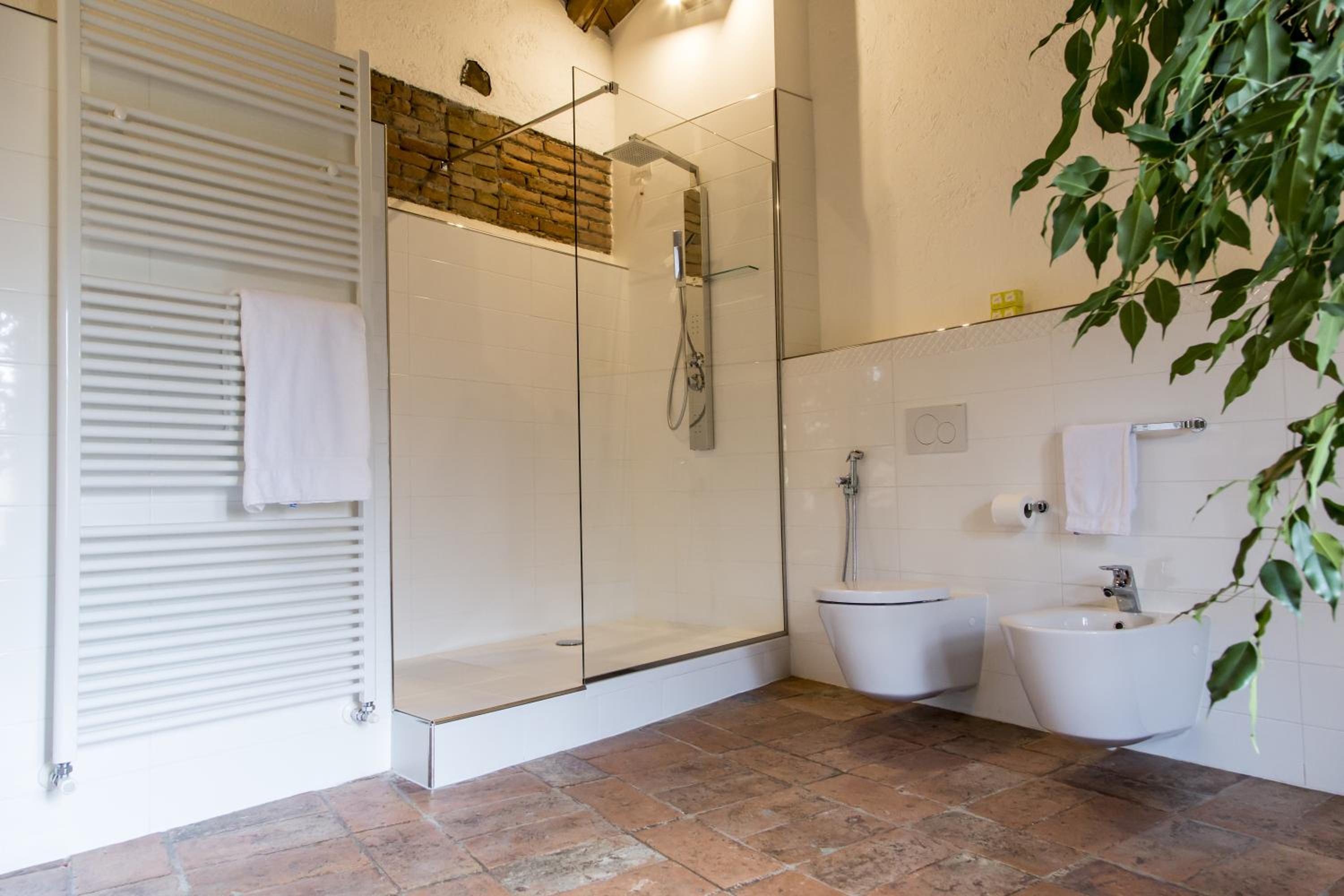 Double or Twin Room with Private Bathroom photo 3