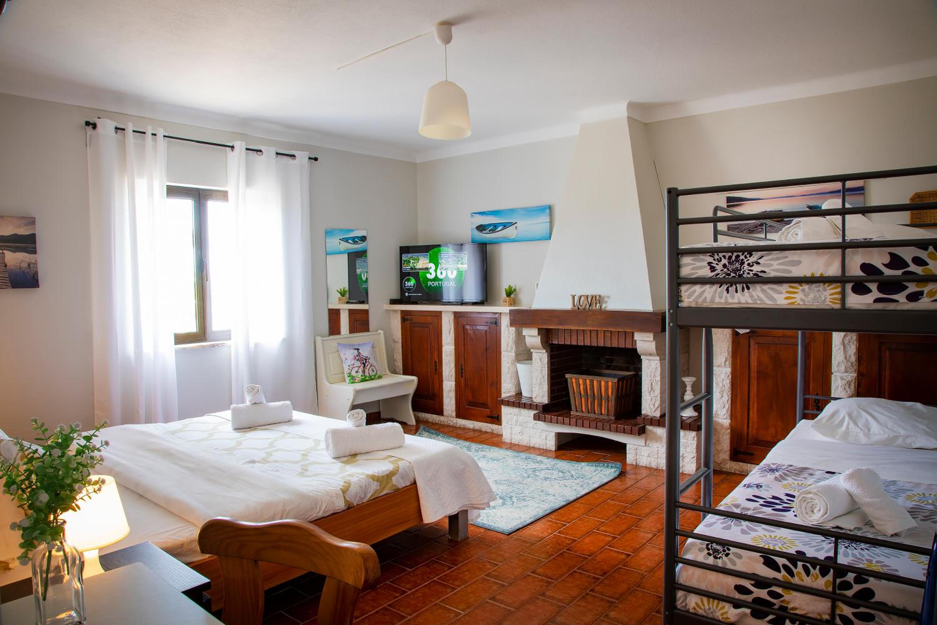 Deluxe Family Room - Photo 3