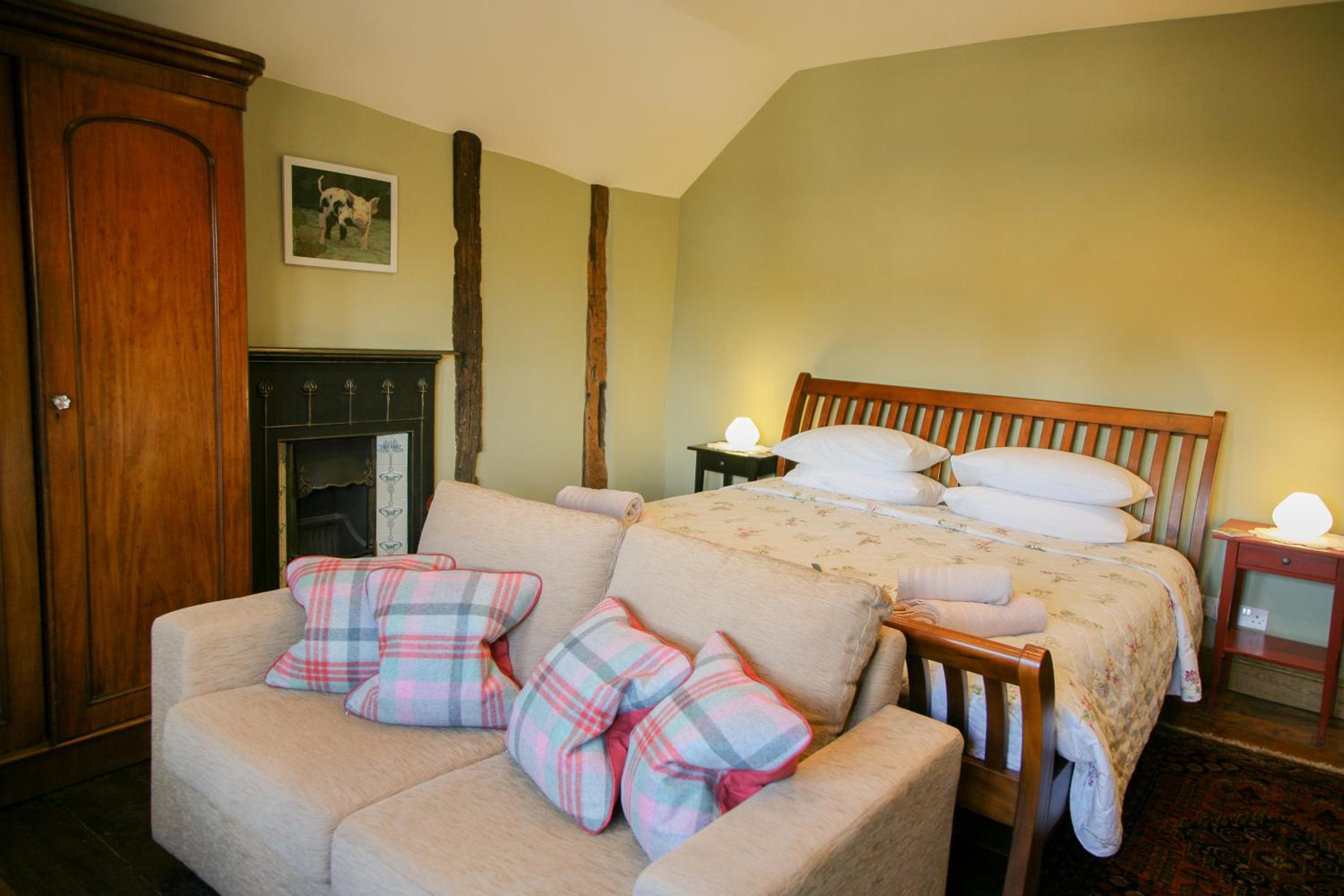 Superior King Room with Private External Shower Room photo 2