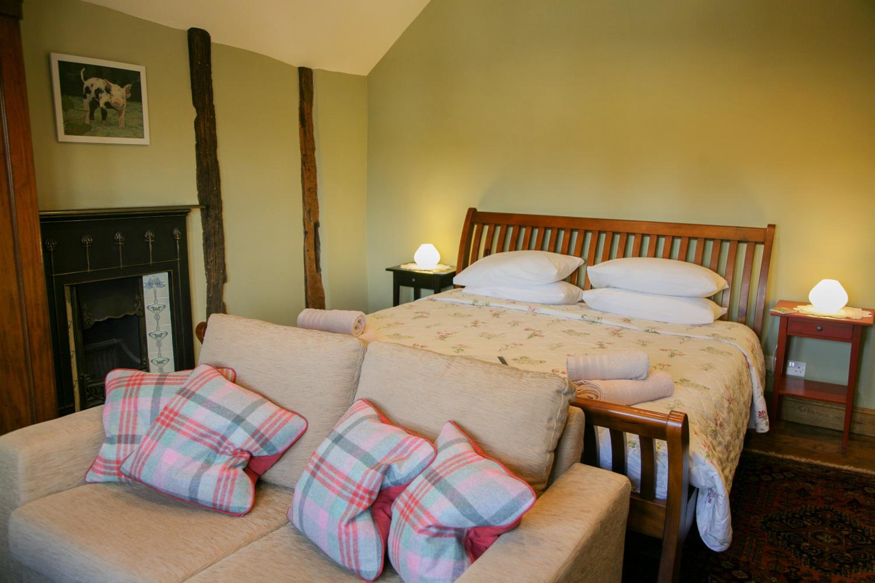 Superior King Room with Private External Shower Room photo 3