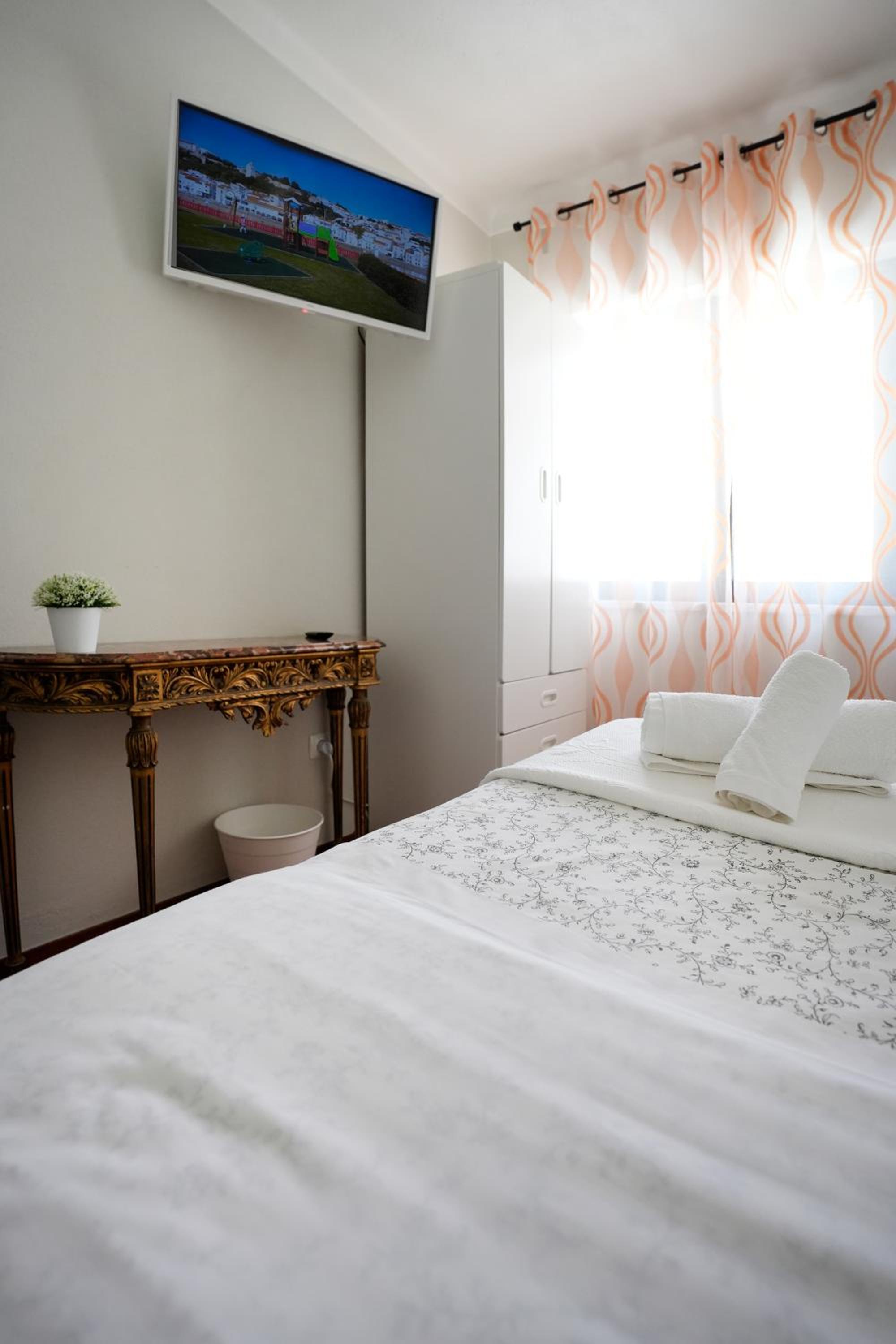 Standard Double Room - Photo 2