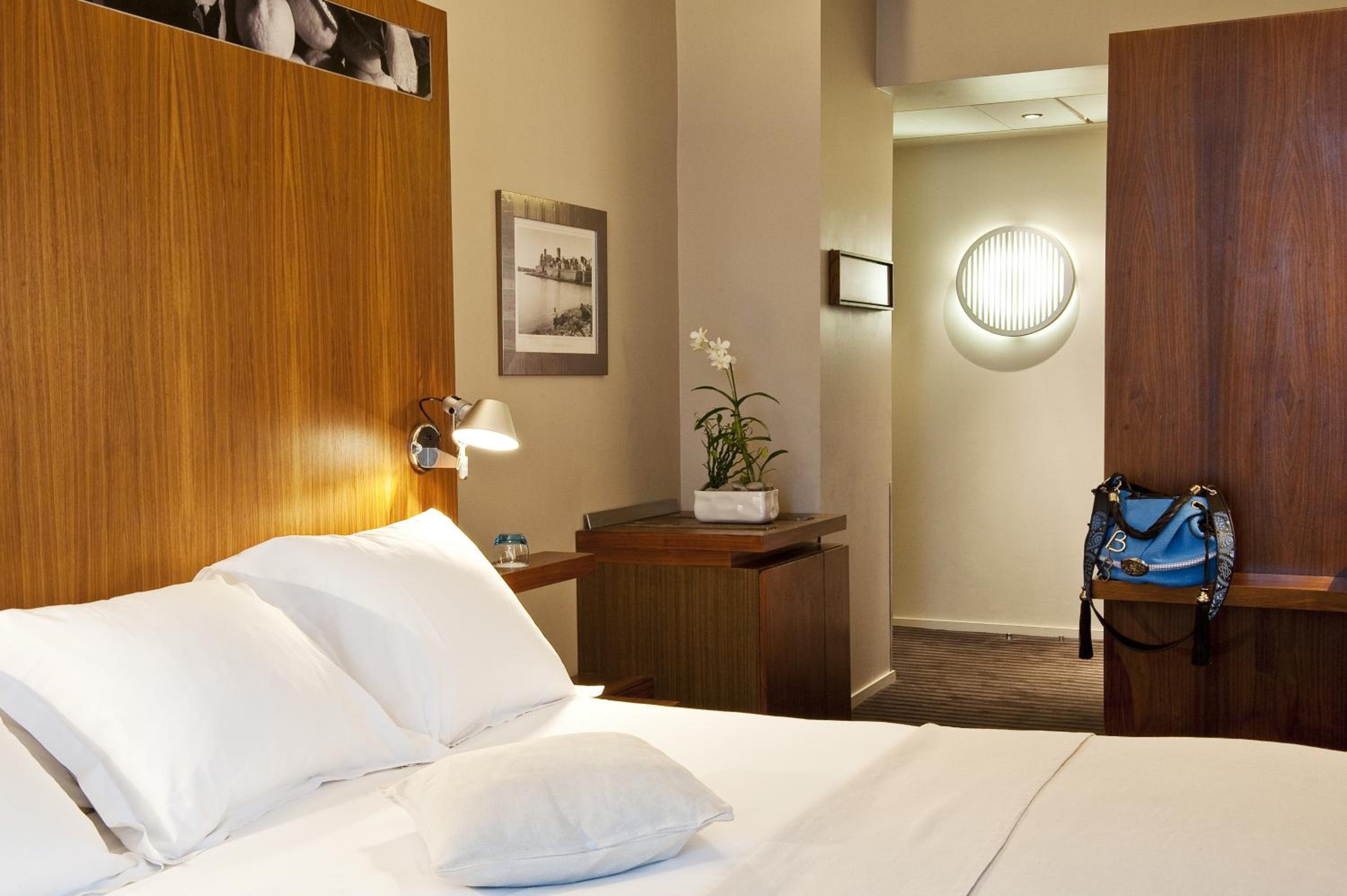 Executive Room - Photo 10