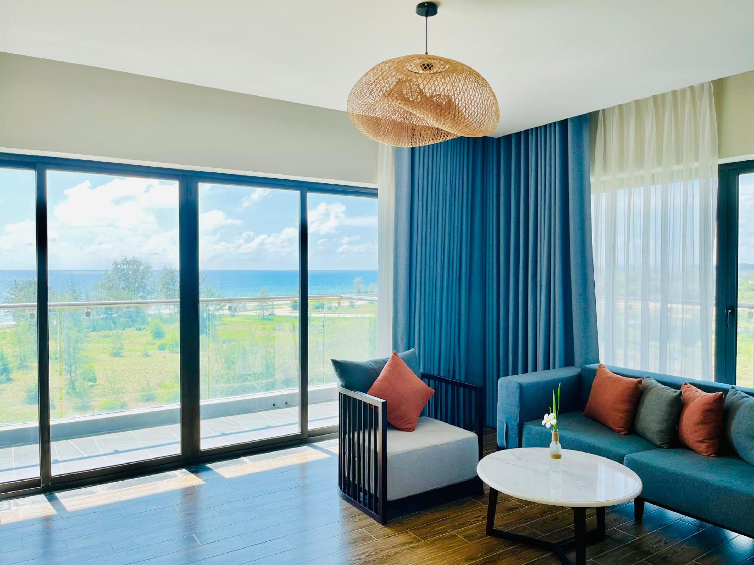 Suite with Sea View Balcony - Photo 17