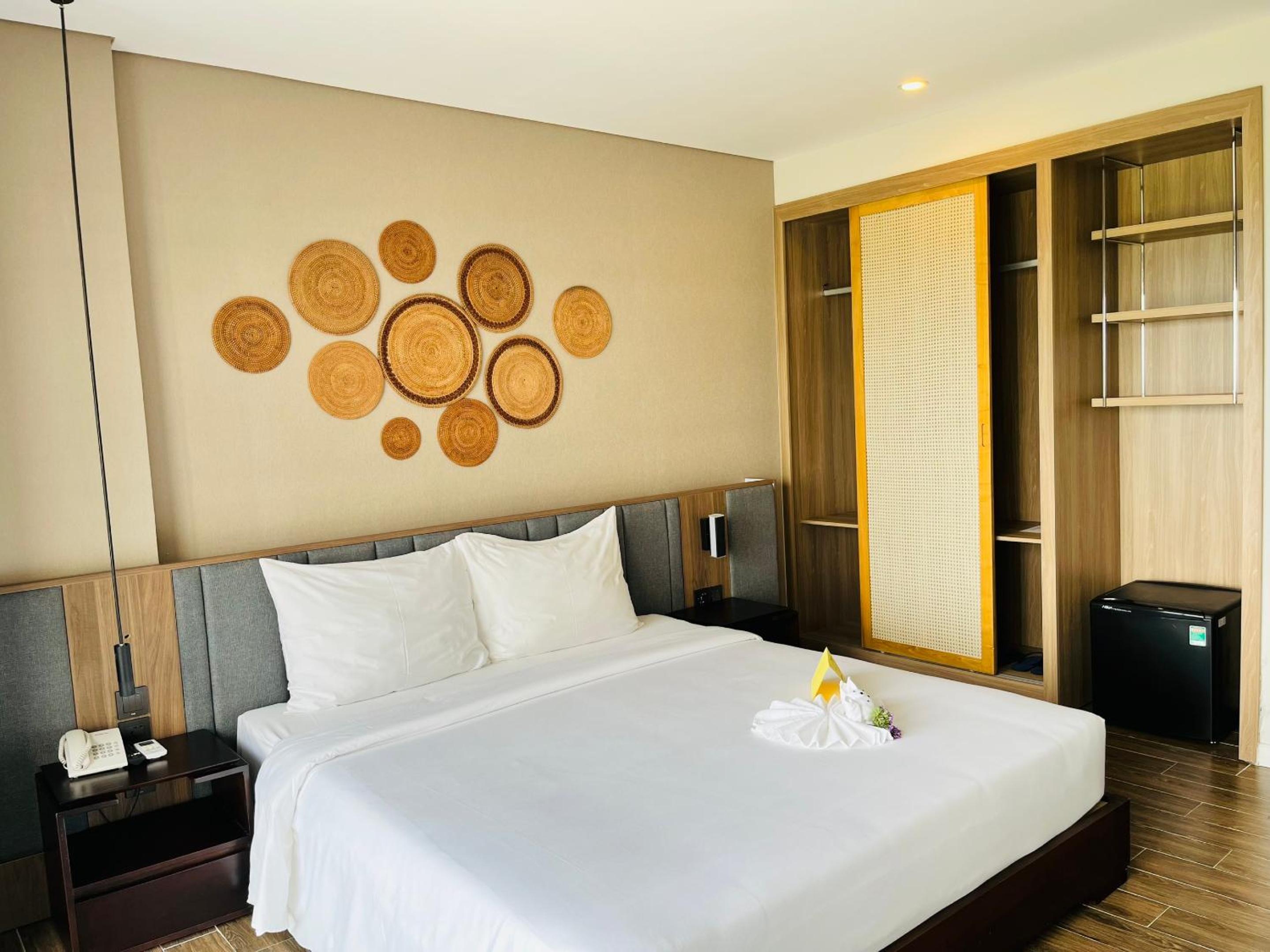 Suite with Sea View Balcony - Photo 4