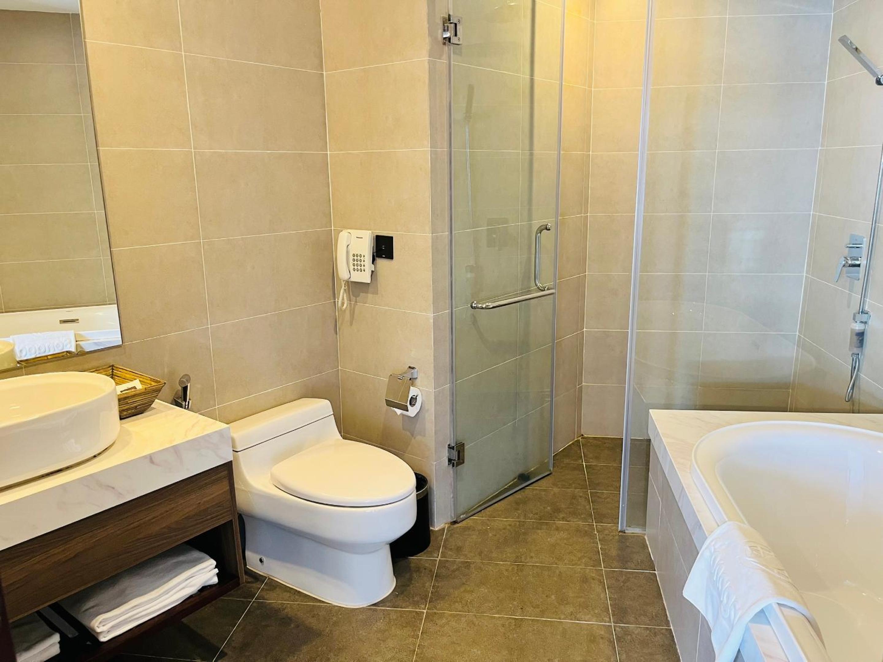 Suite with Sea View Balcony - Photo 7