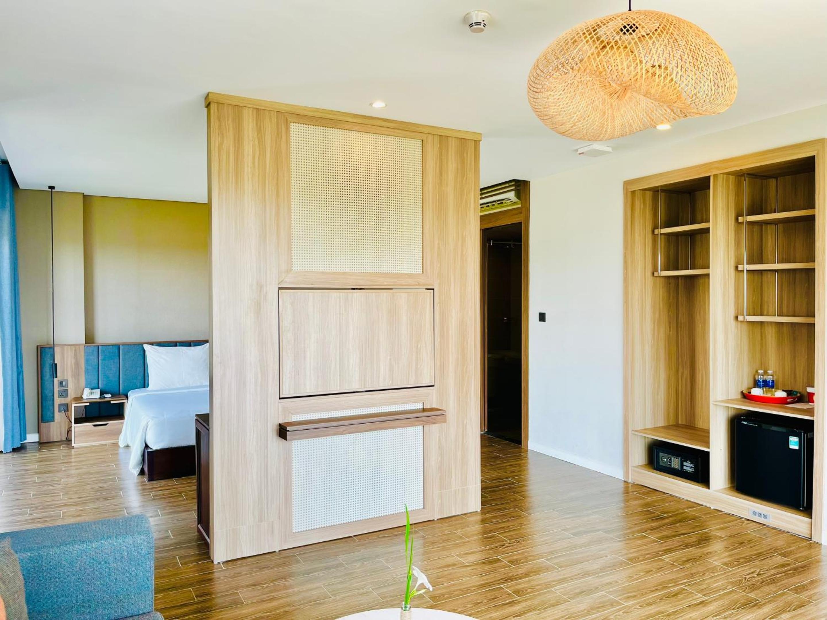 Suite with Sea View Balcony - Photo 15