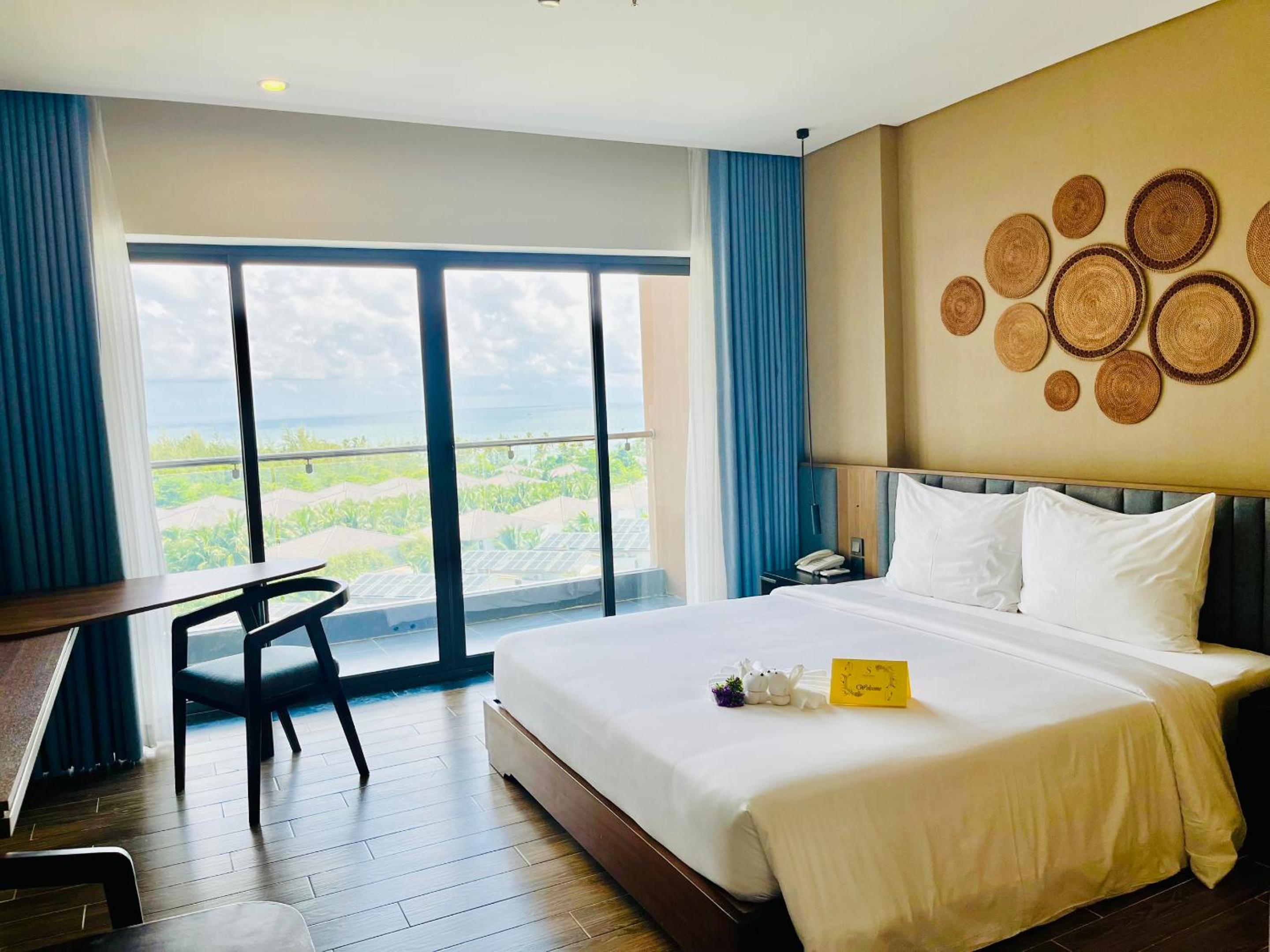 Suite with Sea View Balcony - Photo 2