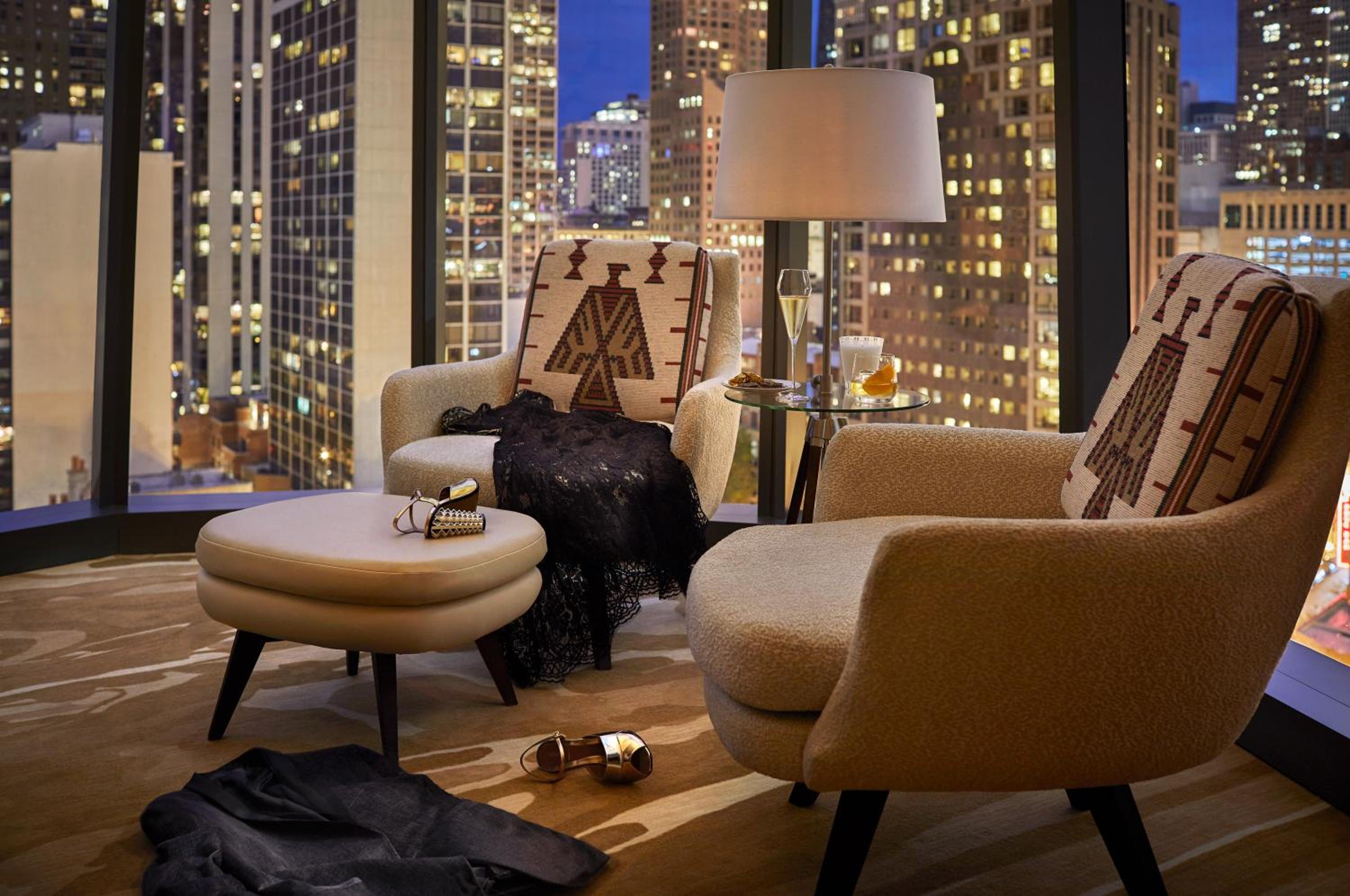 Suite with Lake View thumbnail 5