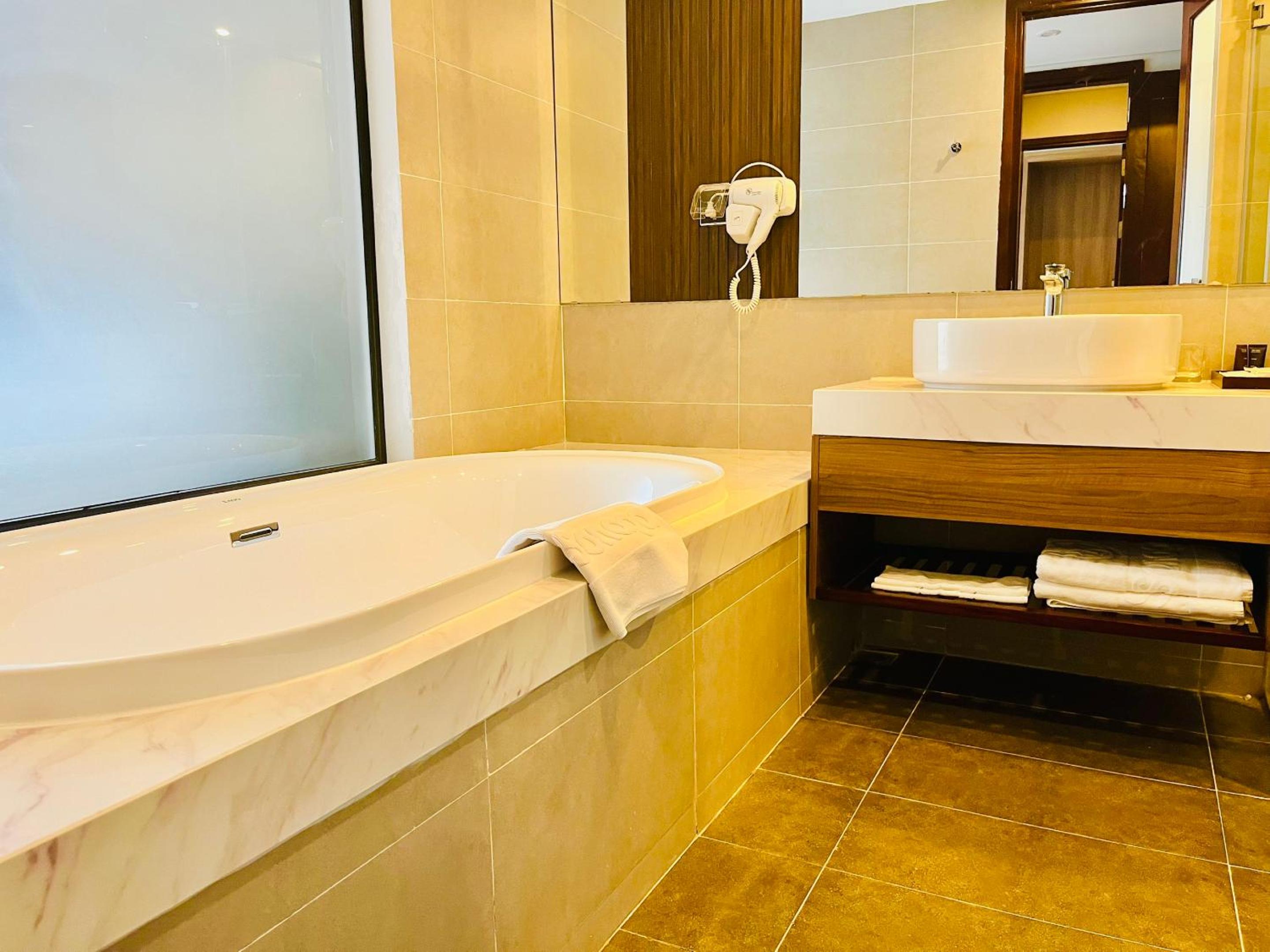 One-Bedroom Penthouse with Private Pool - Photo 15