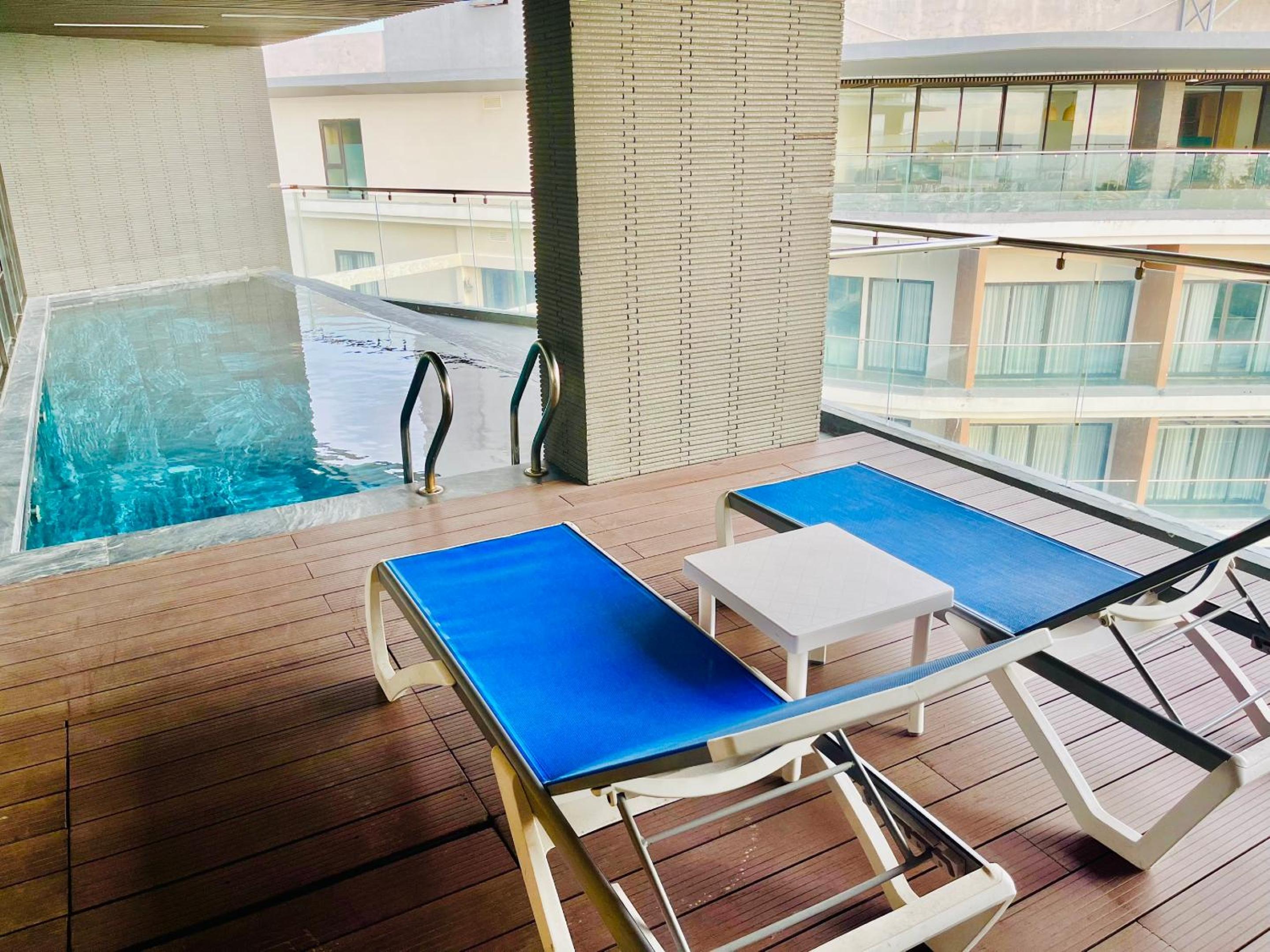 One-Bedroom Penthouse with Private Pool - Photo 17