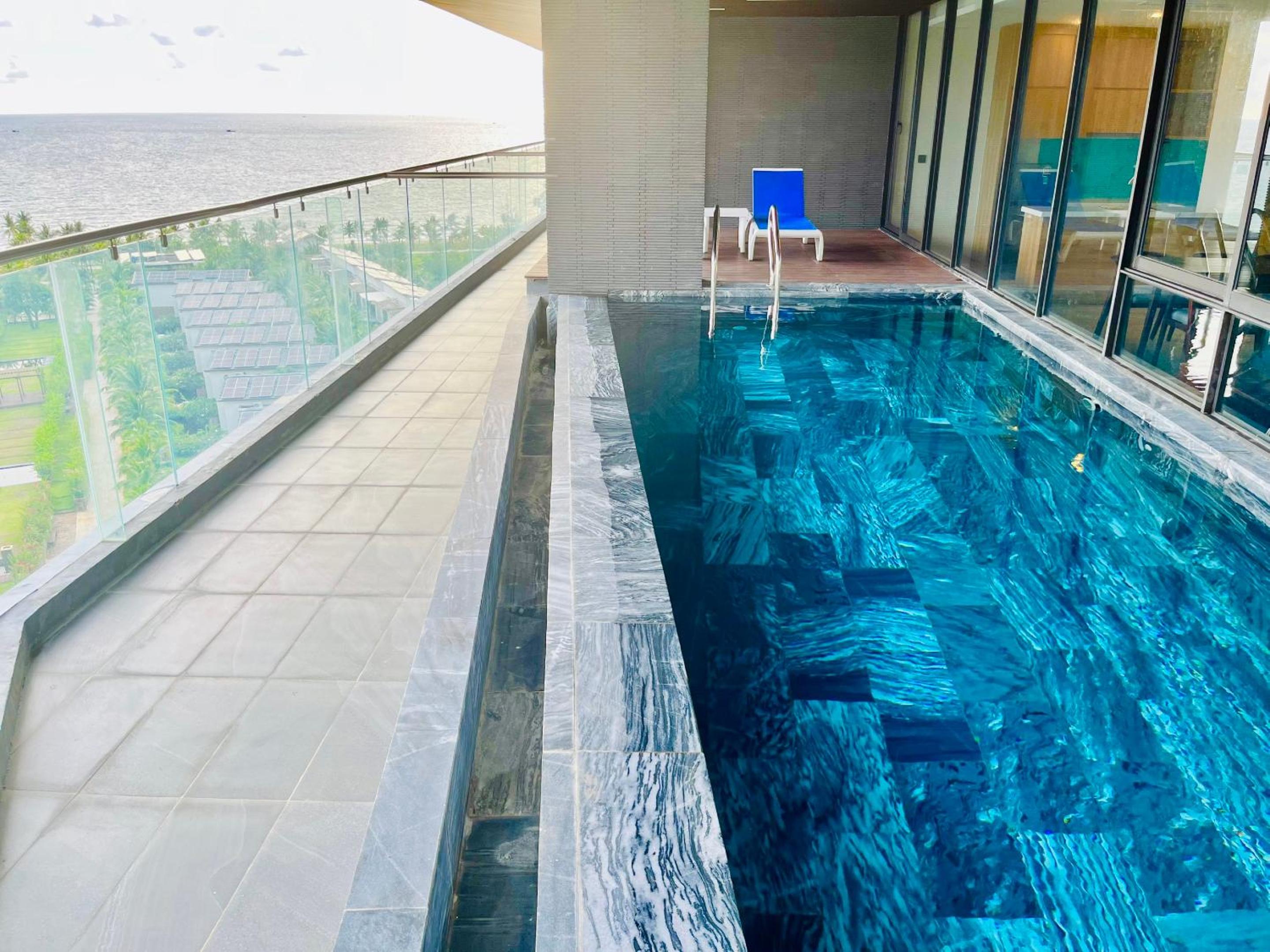 One-Bedroom Penthouse with Private Pool - Photo 4