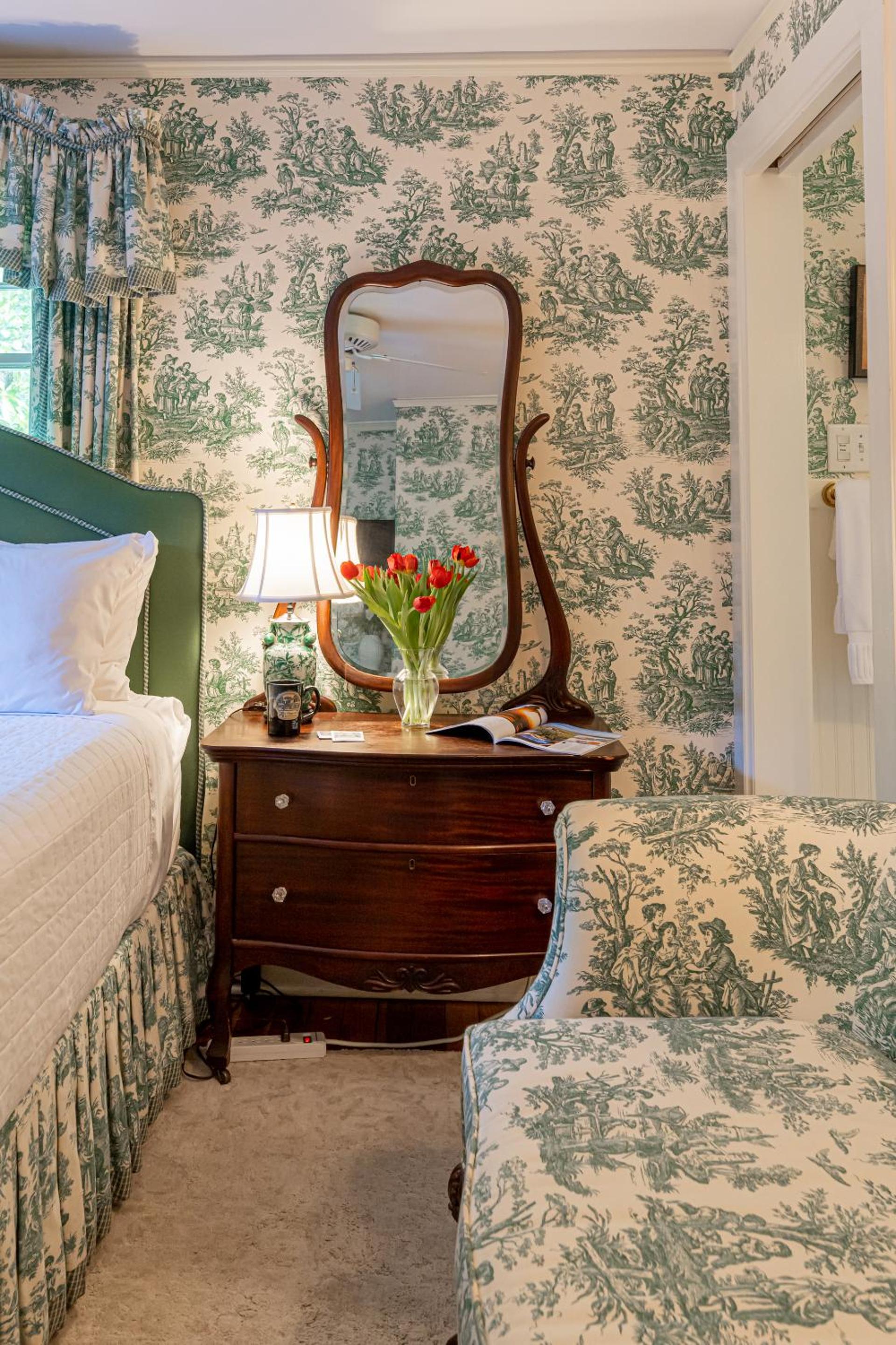 Queen Room photo 3