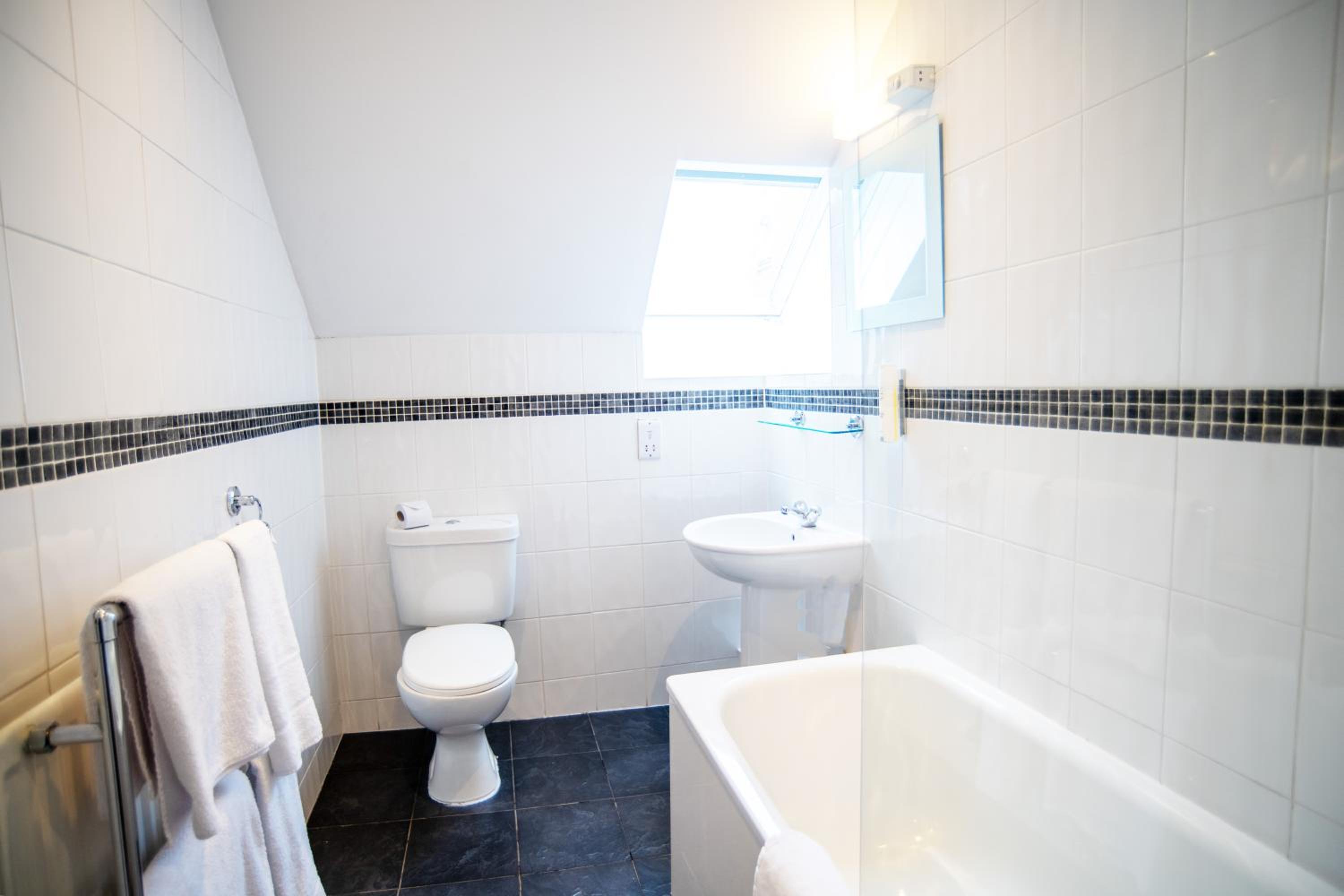 Standard Double Room - Photo 13
