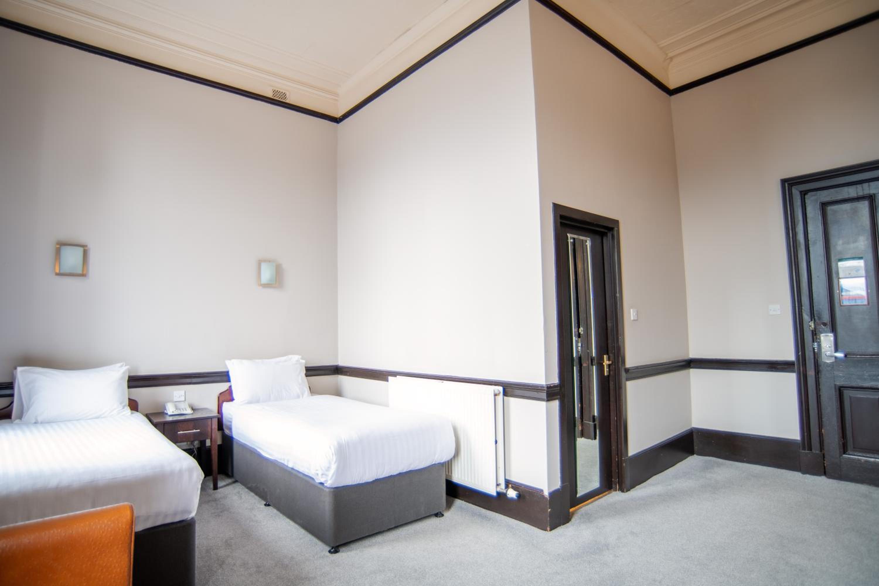 Twin Room - Photo 1