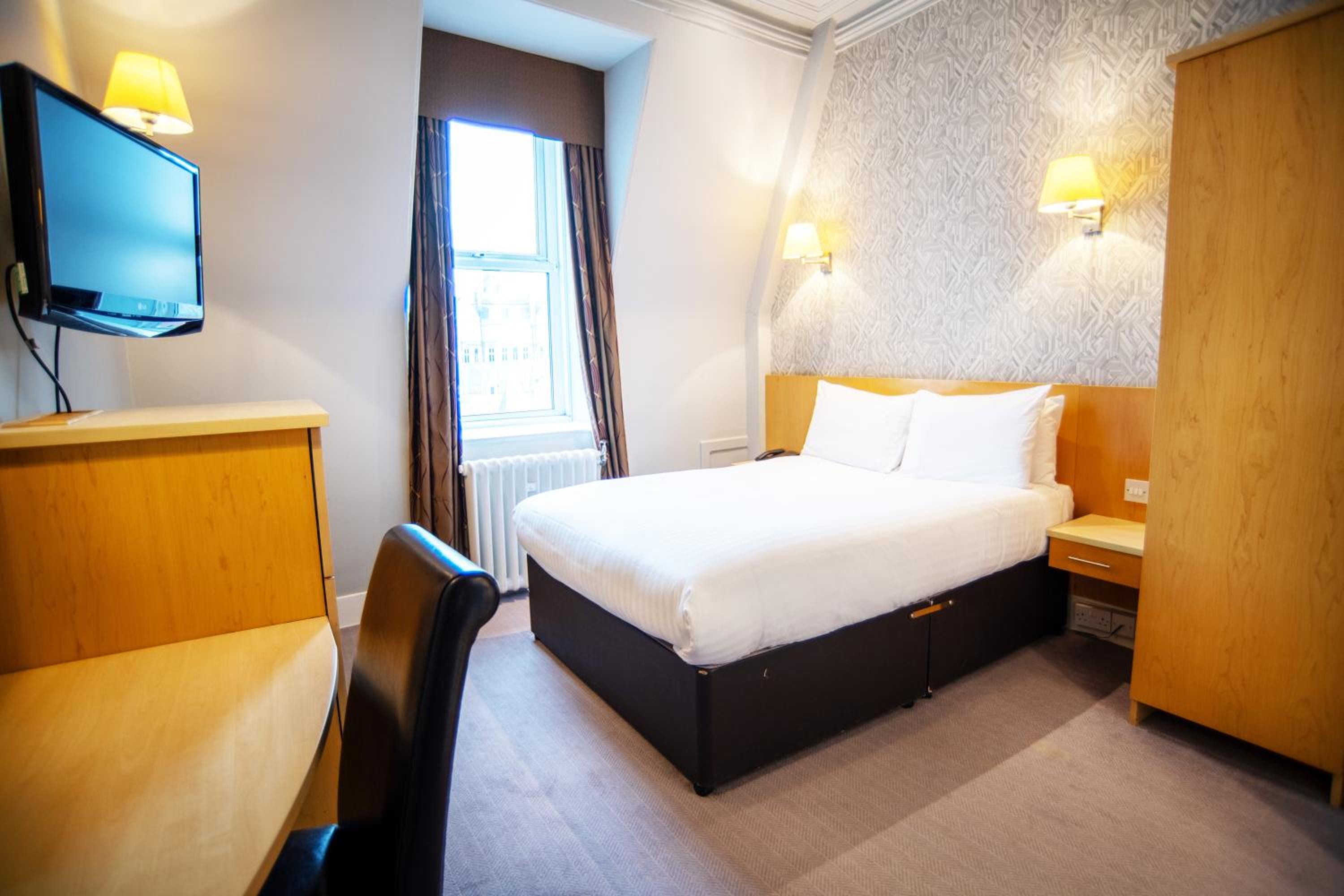 Standard Double Room - Photo 4