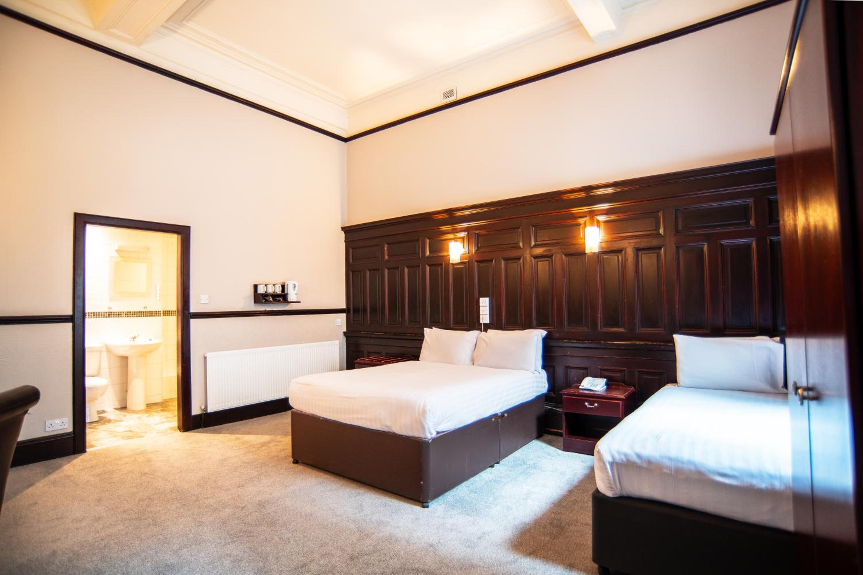 Family Room - Photo 2