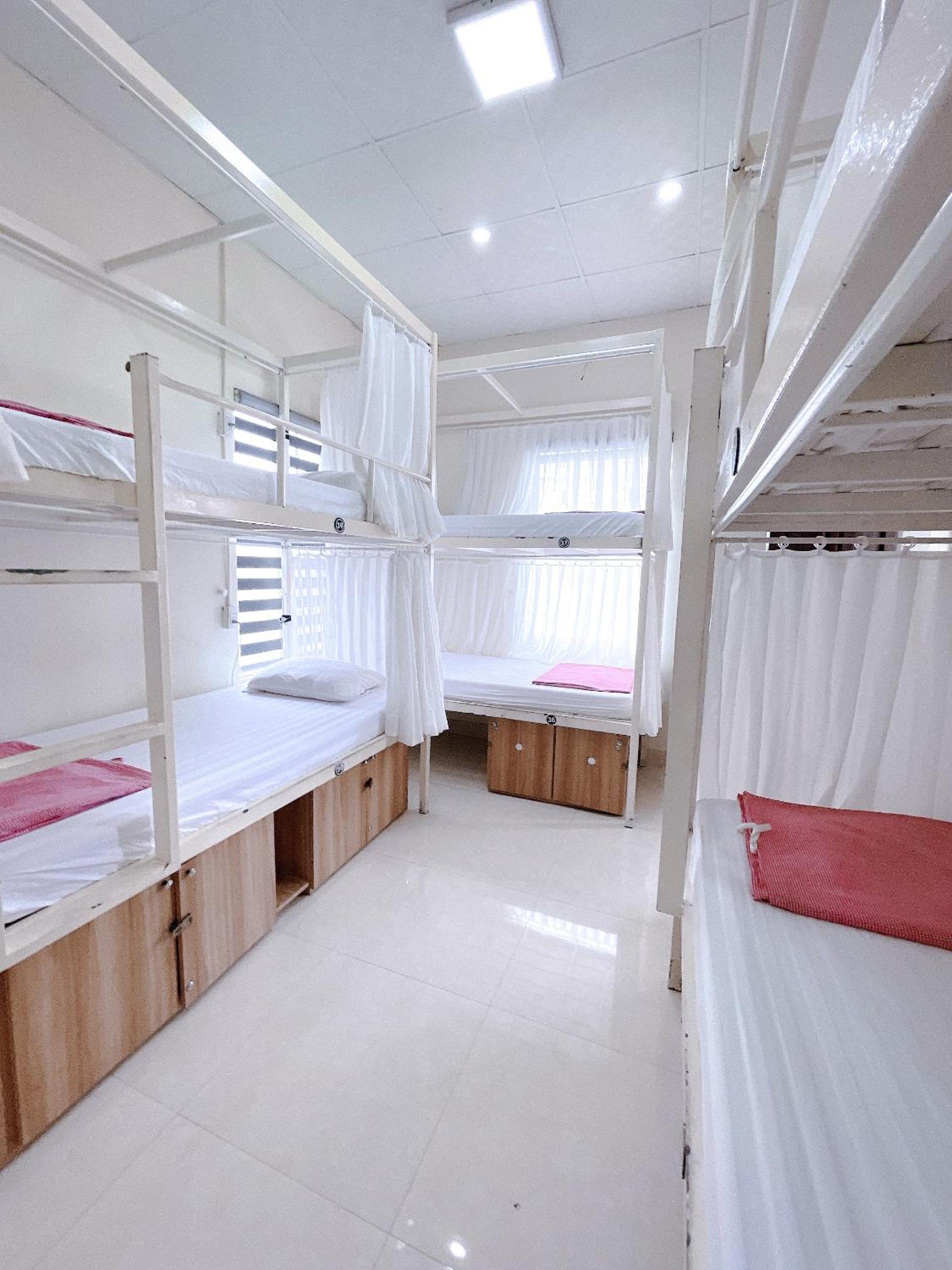 Bed in 6-Bed Mixed Dormitory Room photo 1