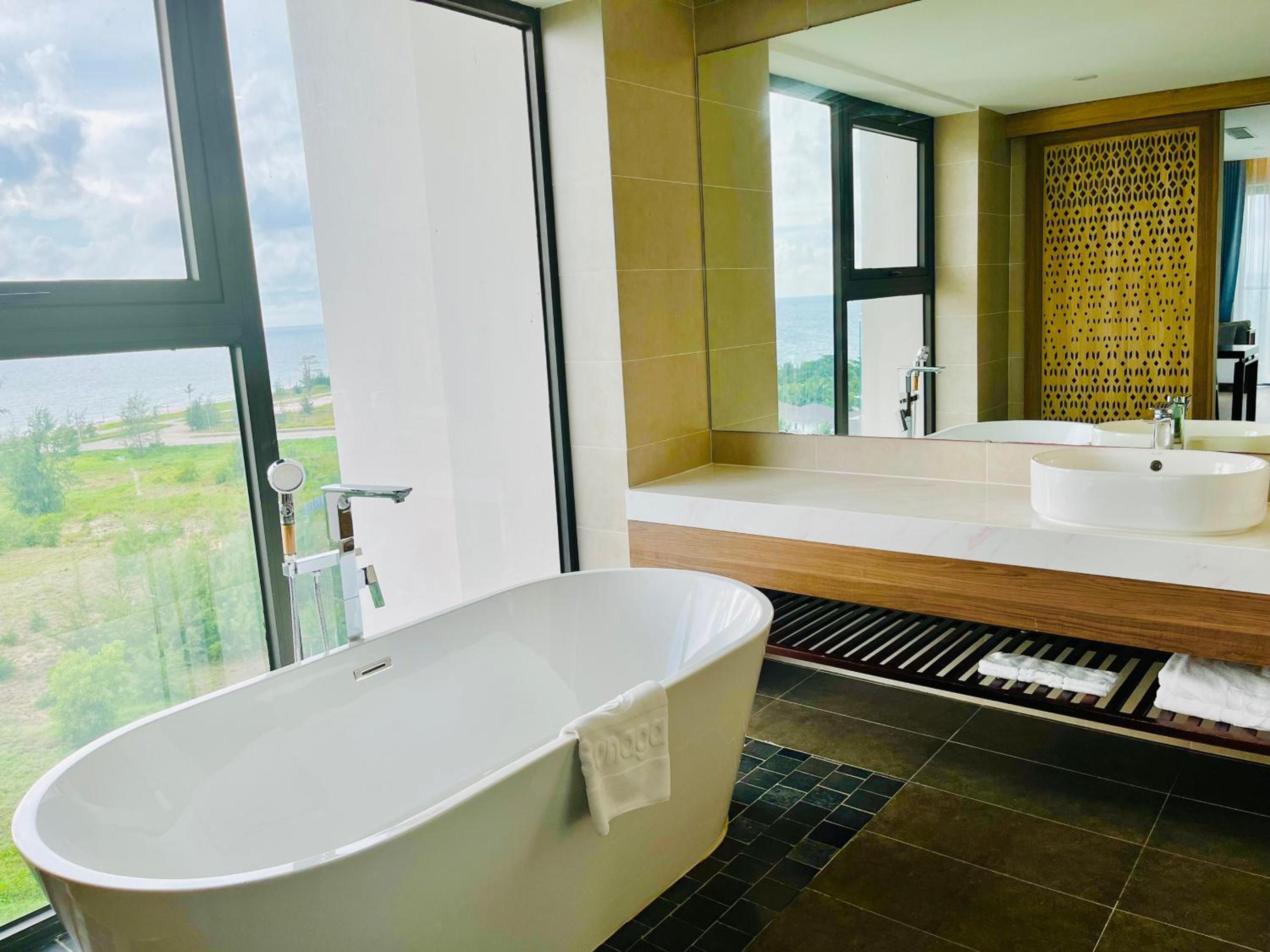 Three-Bedroom Penthouse with Private Pool - Photo 16