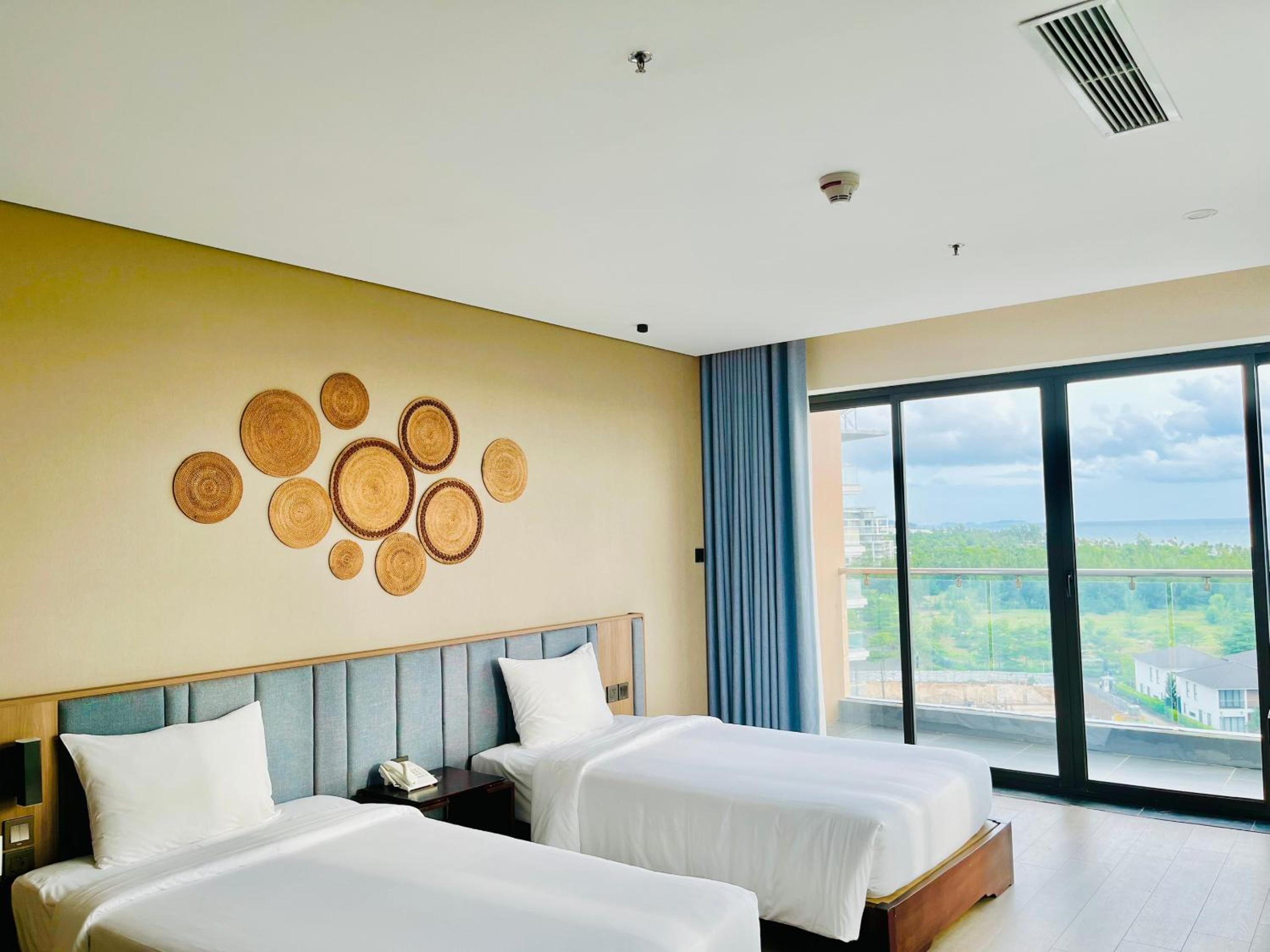 Three-Bedroom Penthouse with Private Pool - Photo 8