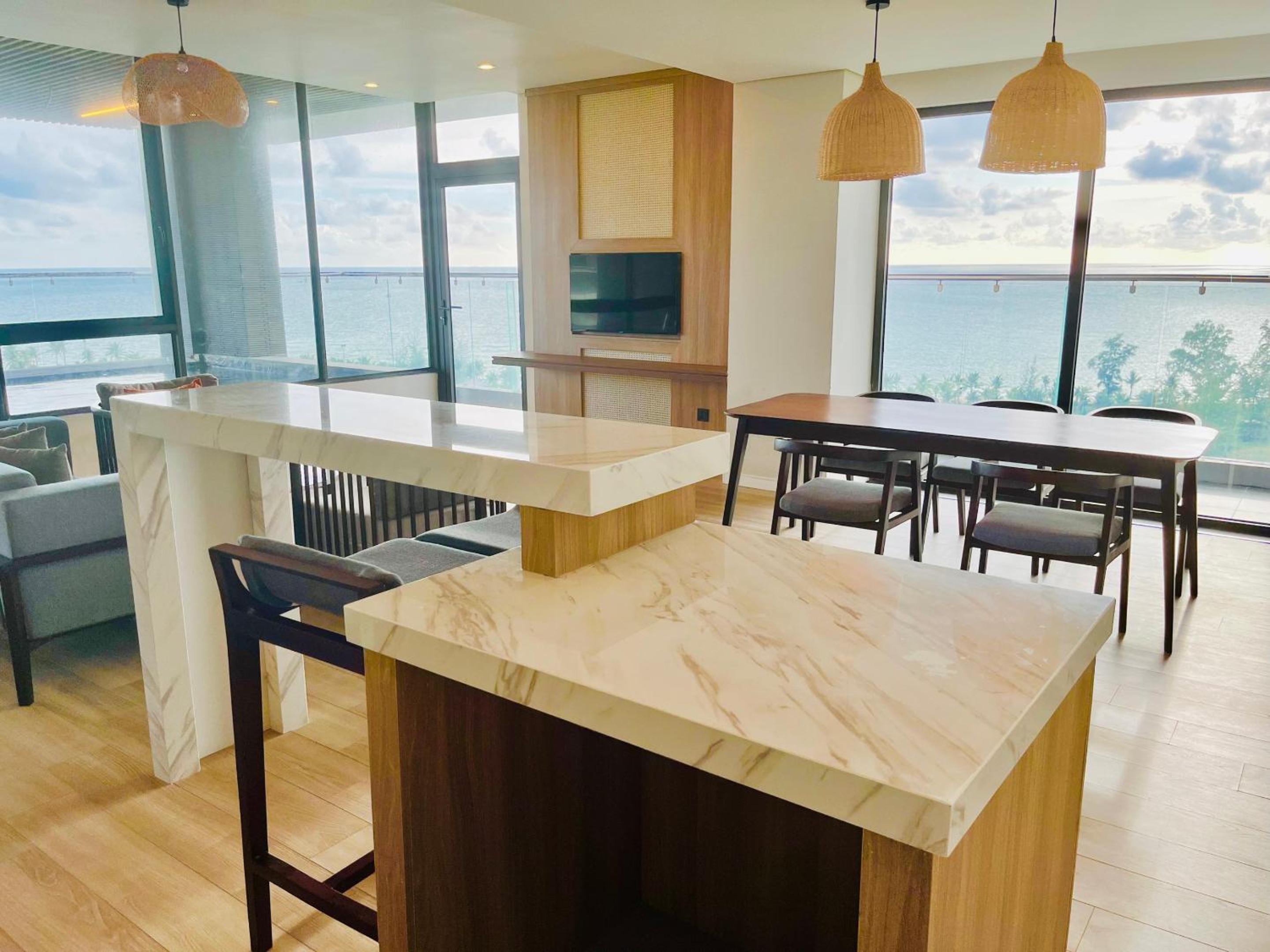 Three-Bedroom Penthouse with Private Pool - Photo 11