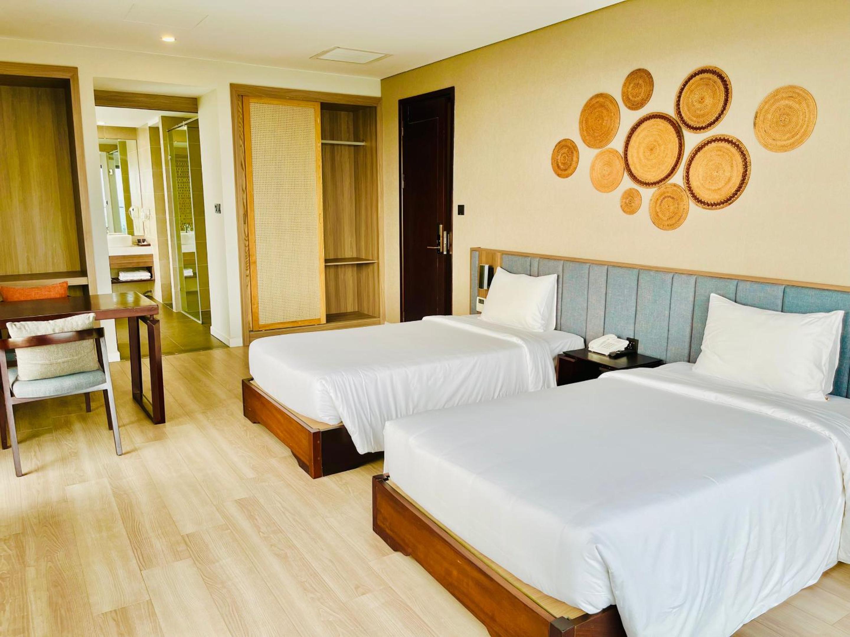 Three-Bedroom Penthouse with Private Pool - Photo 7