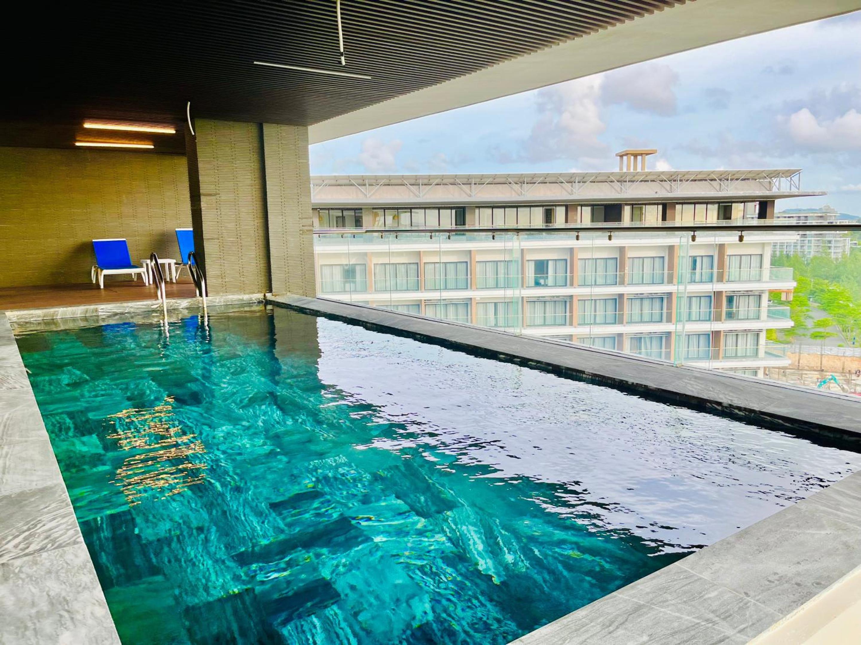 Three-Bedroom Penthouse with Private Pool - Photo 3